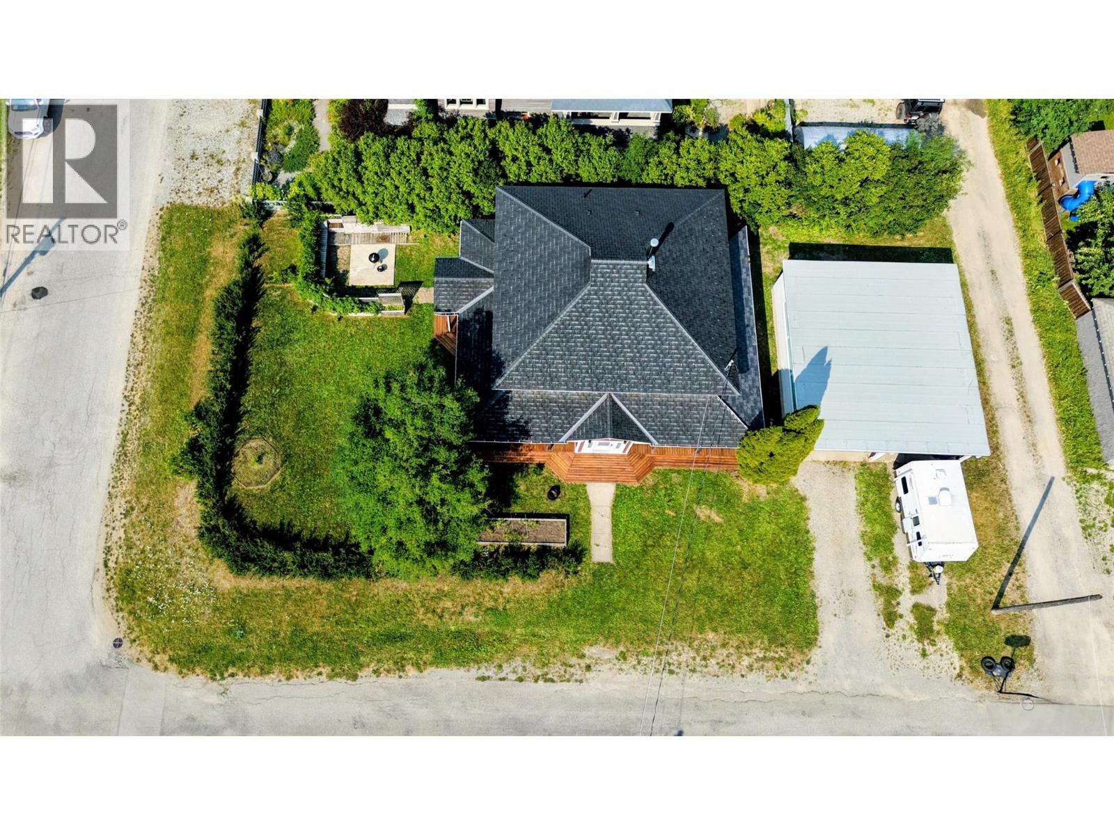 602 5 Avenue, Fernie, British Columbia  V0B 1M0 - Photo 3 - 10396126