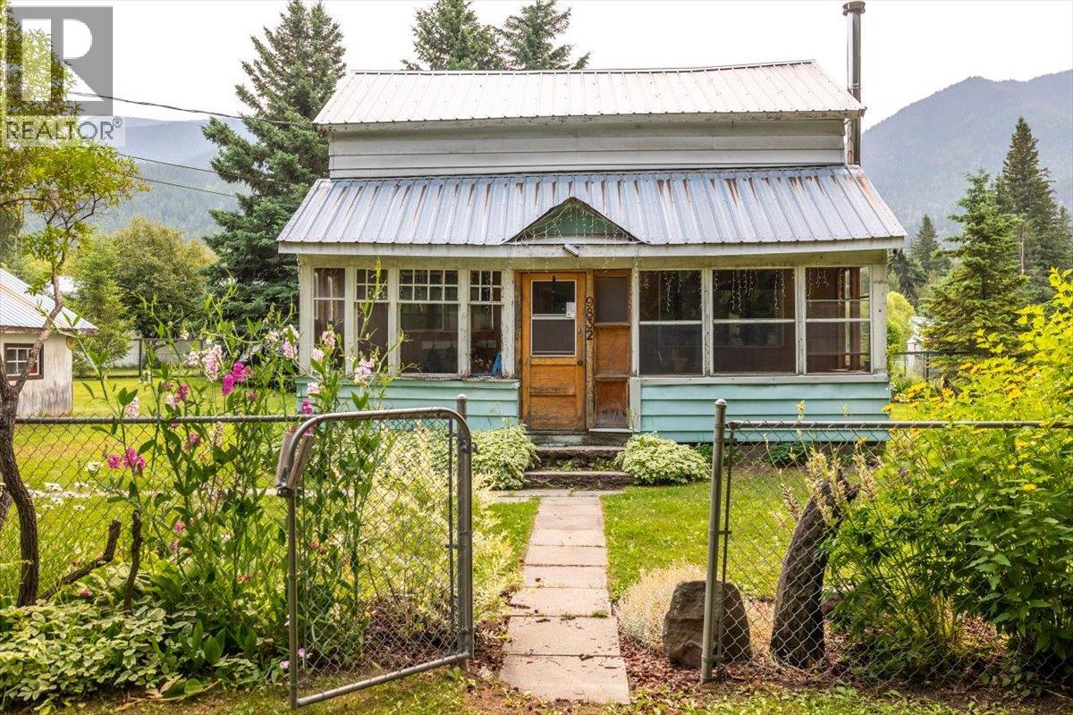 9832 Victoria Street, Fernie, British Columbia  V0B 1M5 - Photo 1 - 10396209