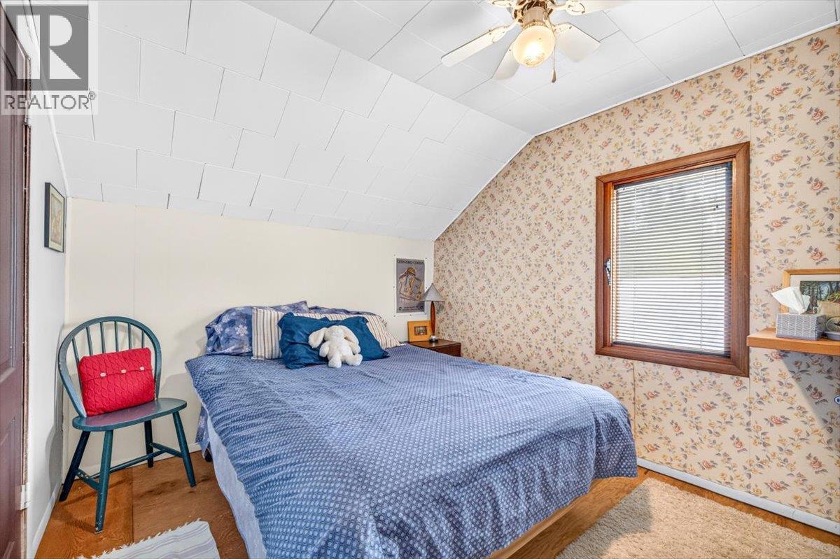 9832 Victoria Street, Fernie, British Columbia  V0B 1M5 - Photo 19 - 10396209
