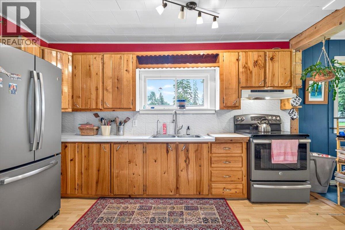 9832 Victoria Street, Fernie, British Columbia  V0B 1M5 - Photo 29 - 10396209