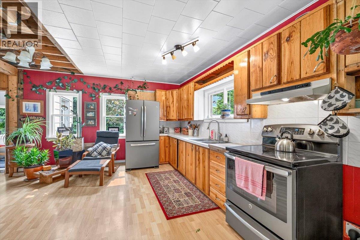 9832 Victoria Street, Fernie, British Columbia  V0B 1M5 - Photo 31 - 10396209