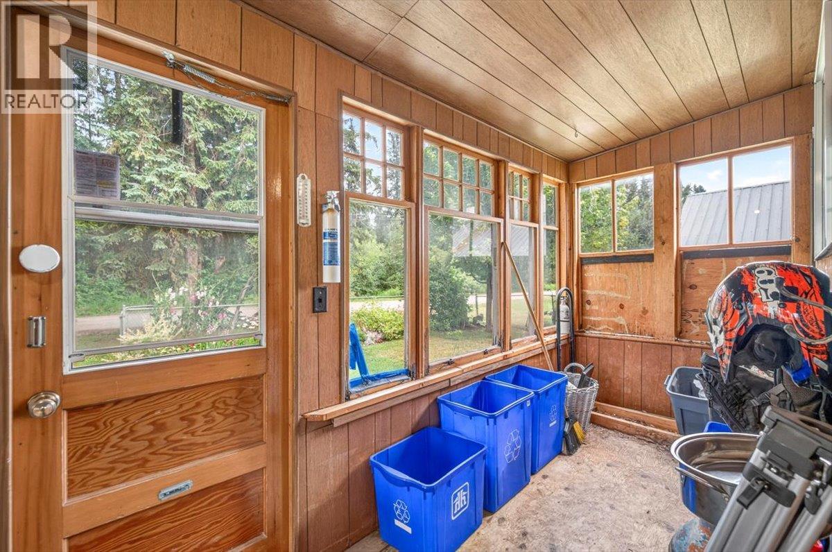 9832 Victoria Street, Fernie, British Columbia  V0B 1M5 - Photo 38 - 10396209