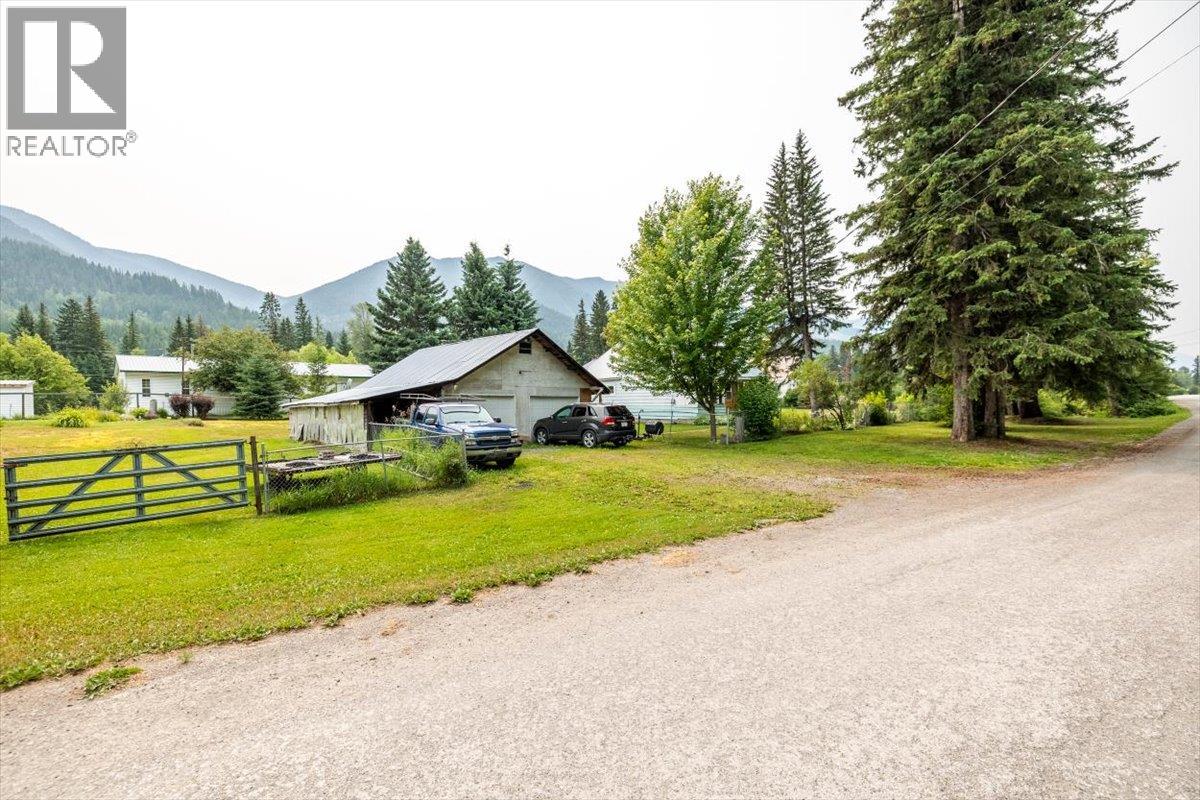 9832 Victoria Street, Fernie, British Columbia  V0B 1M5 - Photo 47 - 10396209