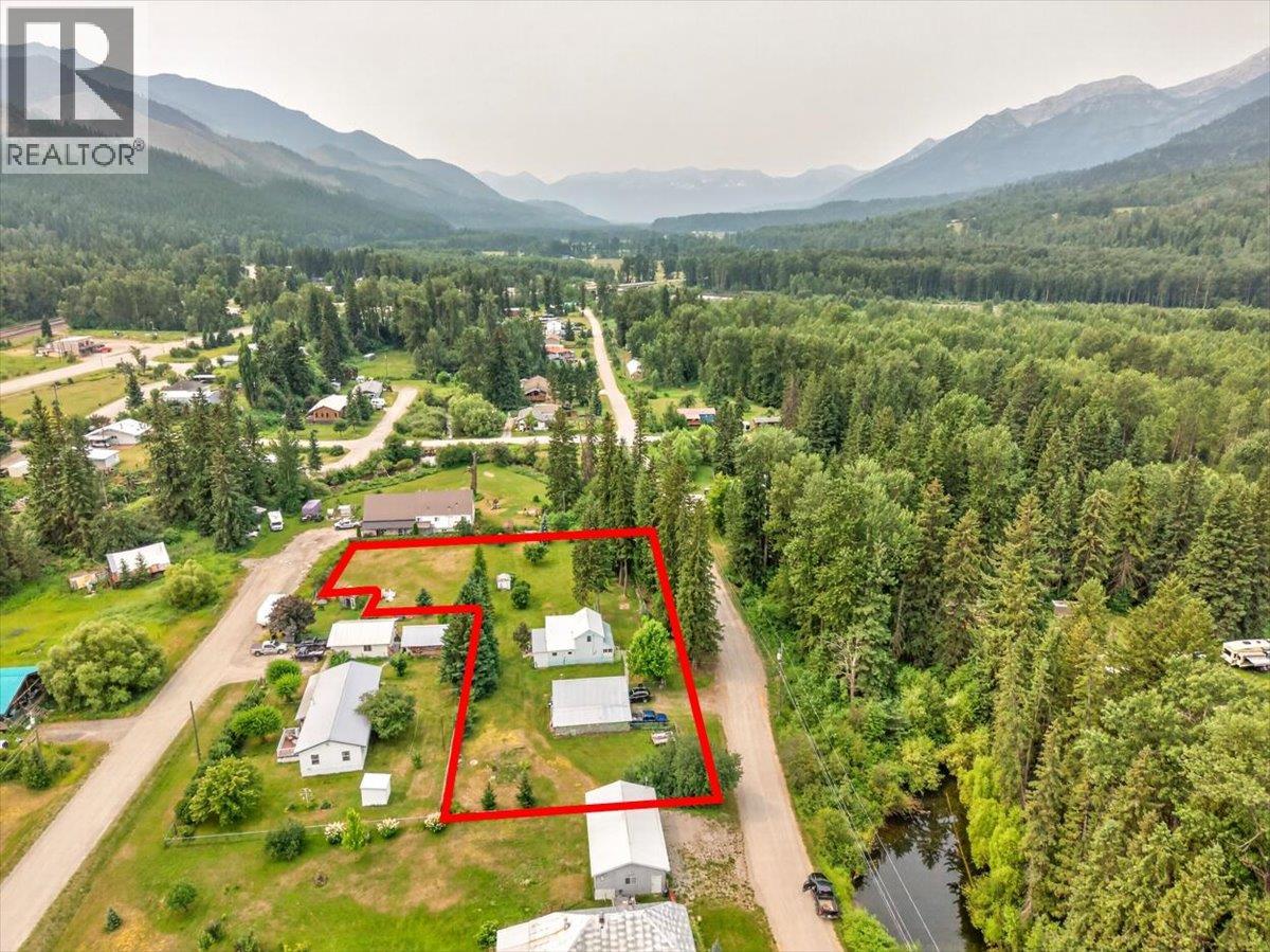 9832 Victoria Street, Fernie, British Columbia  V0B 1M5 - Photo 48 - 10396209