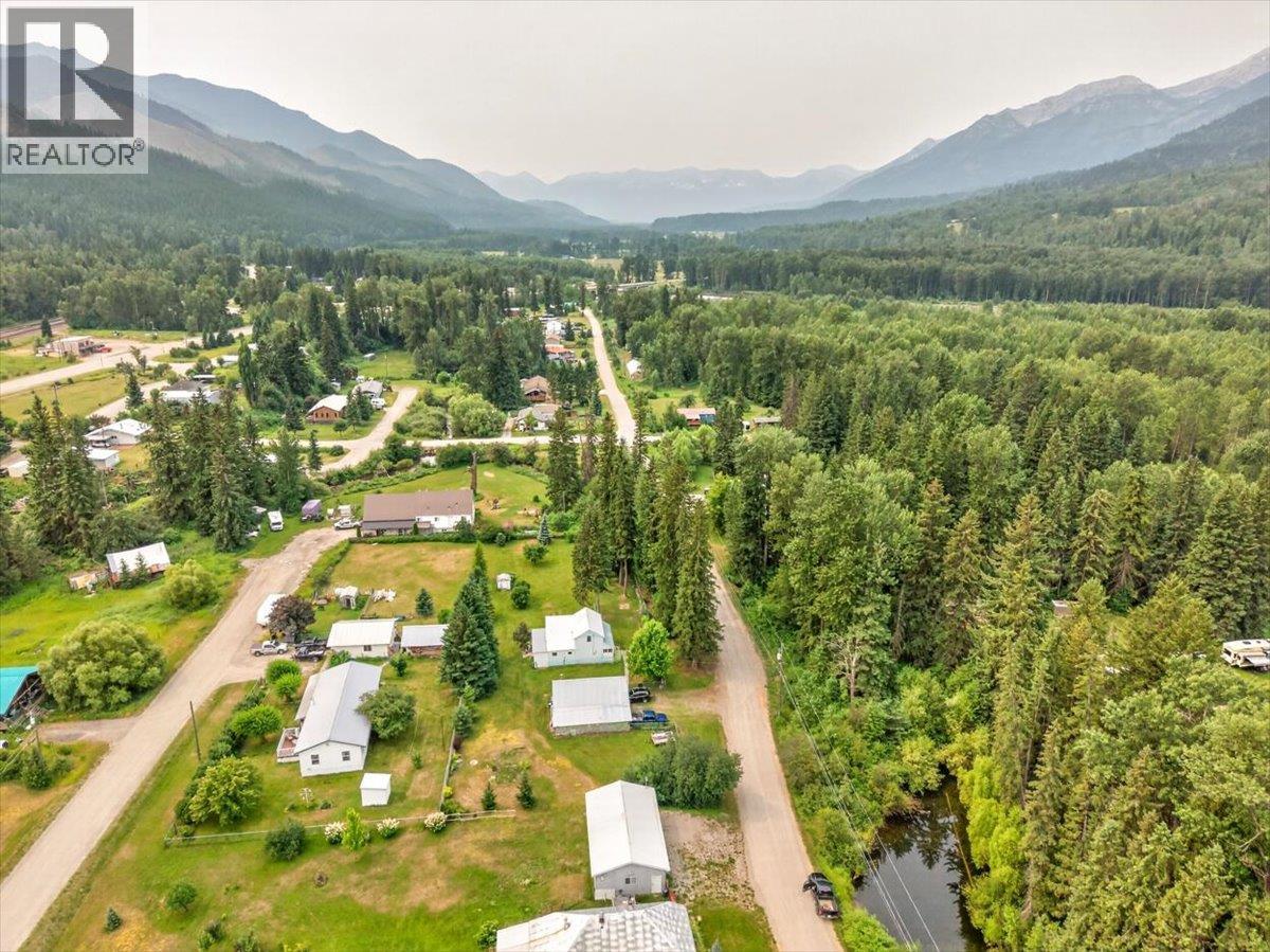 9832 Victoria Street, Fernie, British Columbia  V0B 1M5 - Photo 49 - 10396209