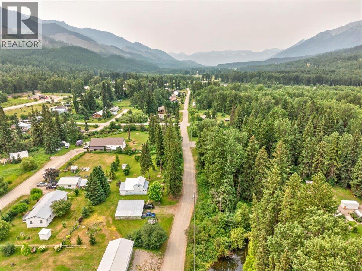 9832 Victoria Street, Fernie, British Columbia  V0B 1M5 - Photo 64 - 10396209