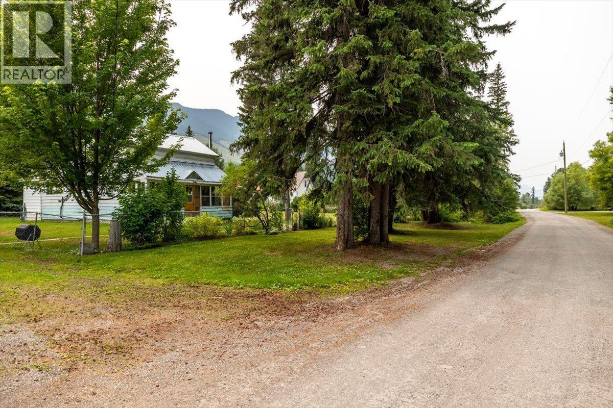 9832 Victoria Street, Fernie, British Columbia  V0B 1M5 - Photo 71 - 10396209