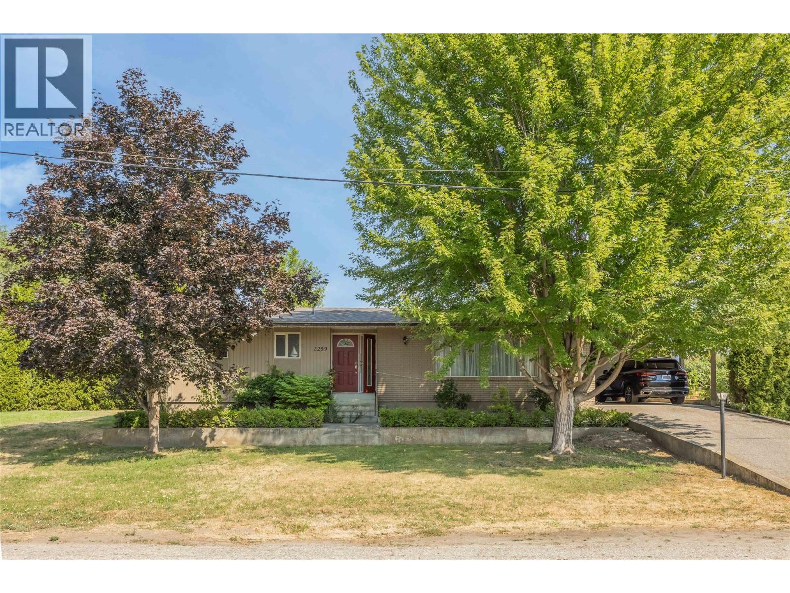 3259 St Amand Road, Kelowna, British Columbia  V1W 3P2 - Photo 1 - 10395139
