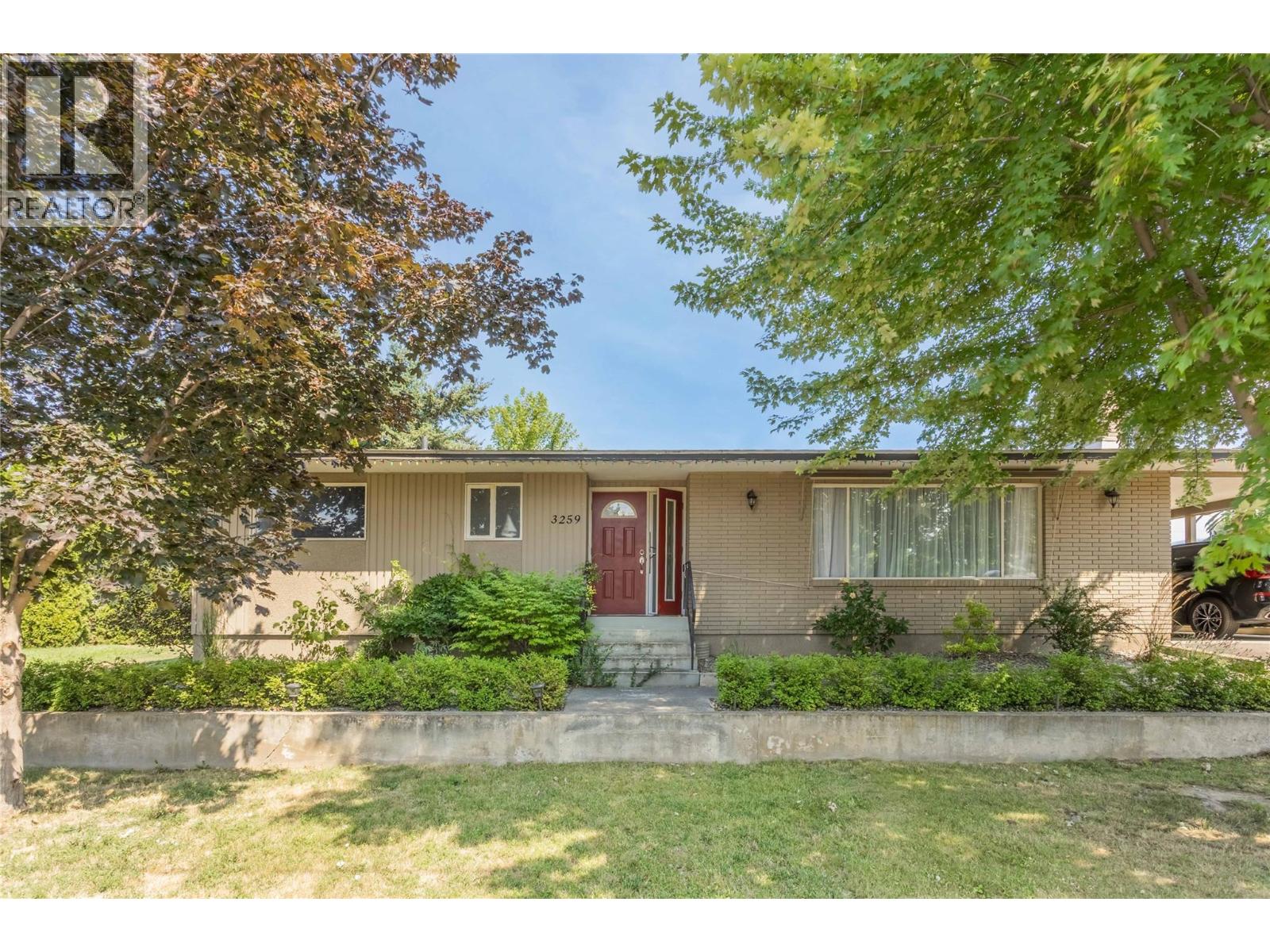 3259 St Amand Road, Kelowna, British Columbia  V1W 3P2 - Photo 2 - 10395139
