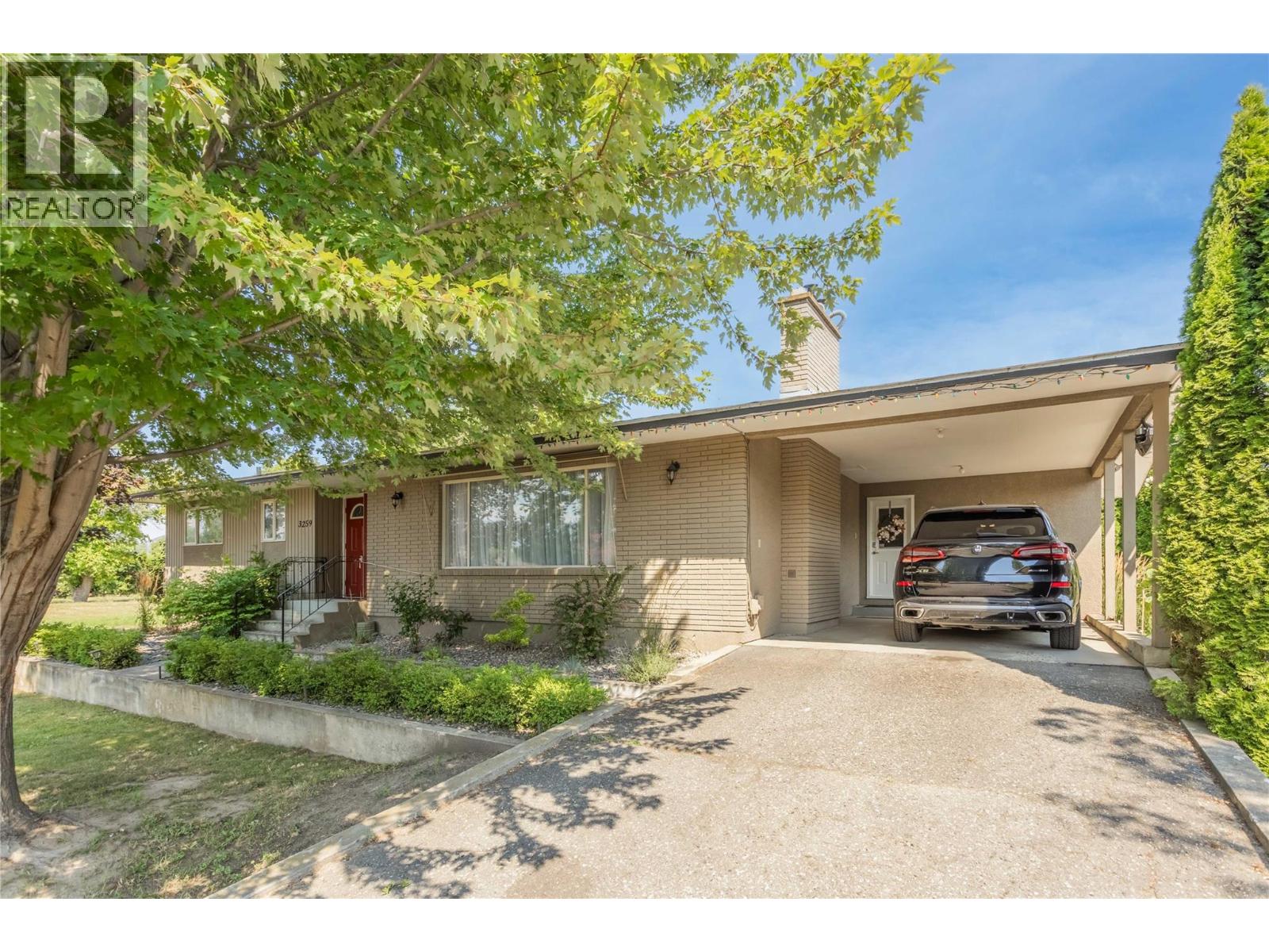 3259 St Amand Road, Kelowna, British Columbia  V1W 3P2 - Photo 3 - 10395139
