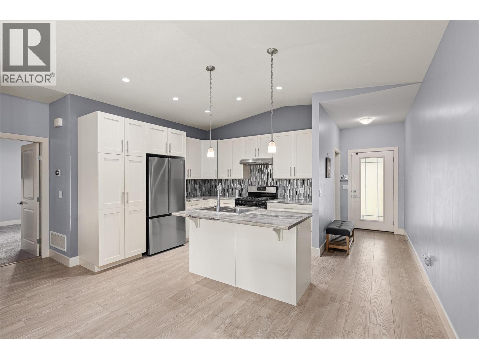 5015 Twinflower Crescent, Kelowna, British Columbia  V1W 5L8 - Photo 4 - 10394779