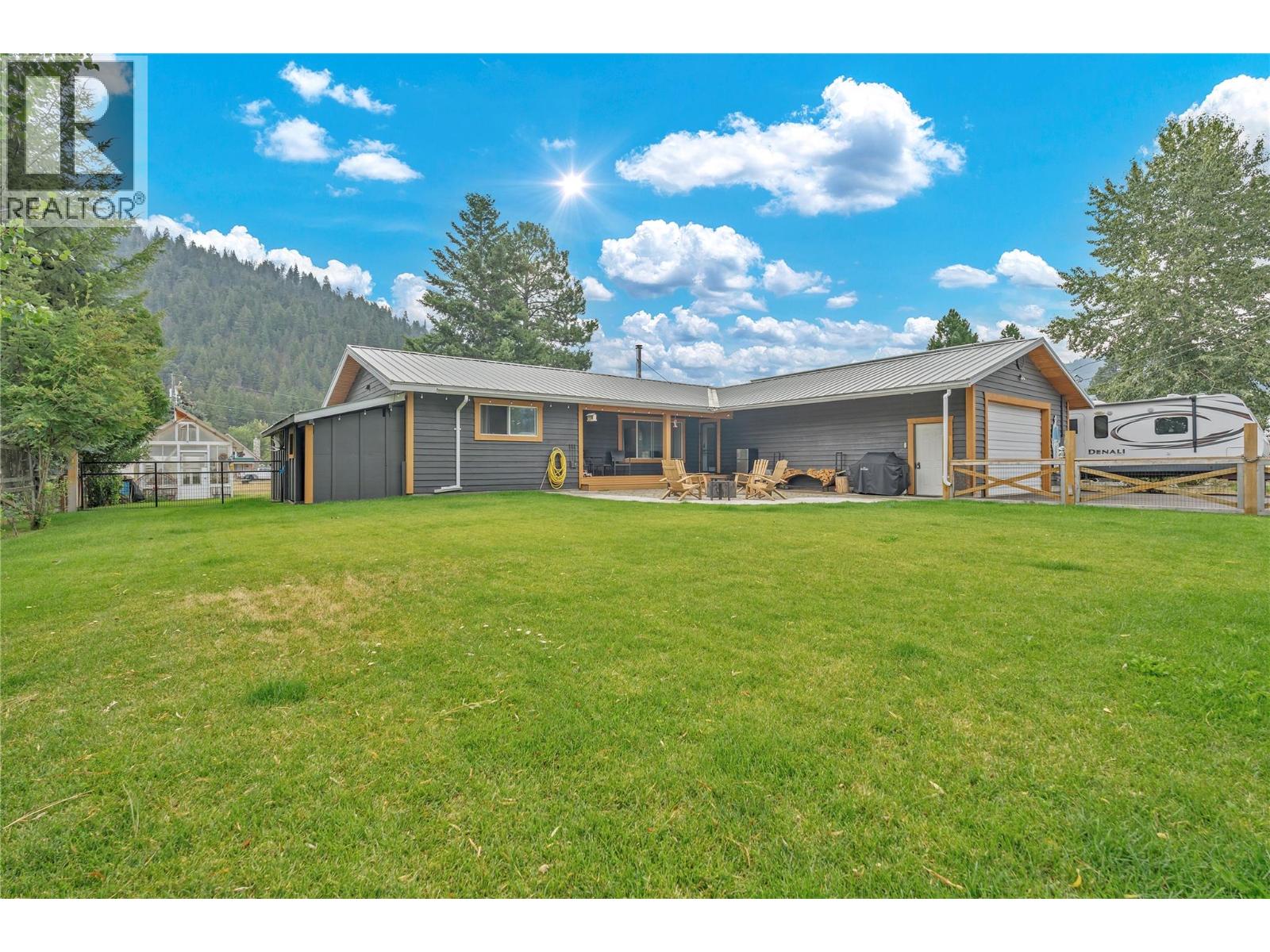2605 Otter Avenue, Tulameen, British Columbia  V0X 1W0 - Photo 3 - 10396089