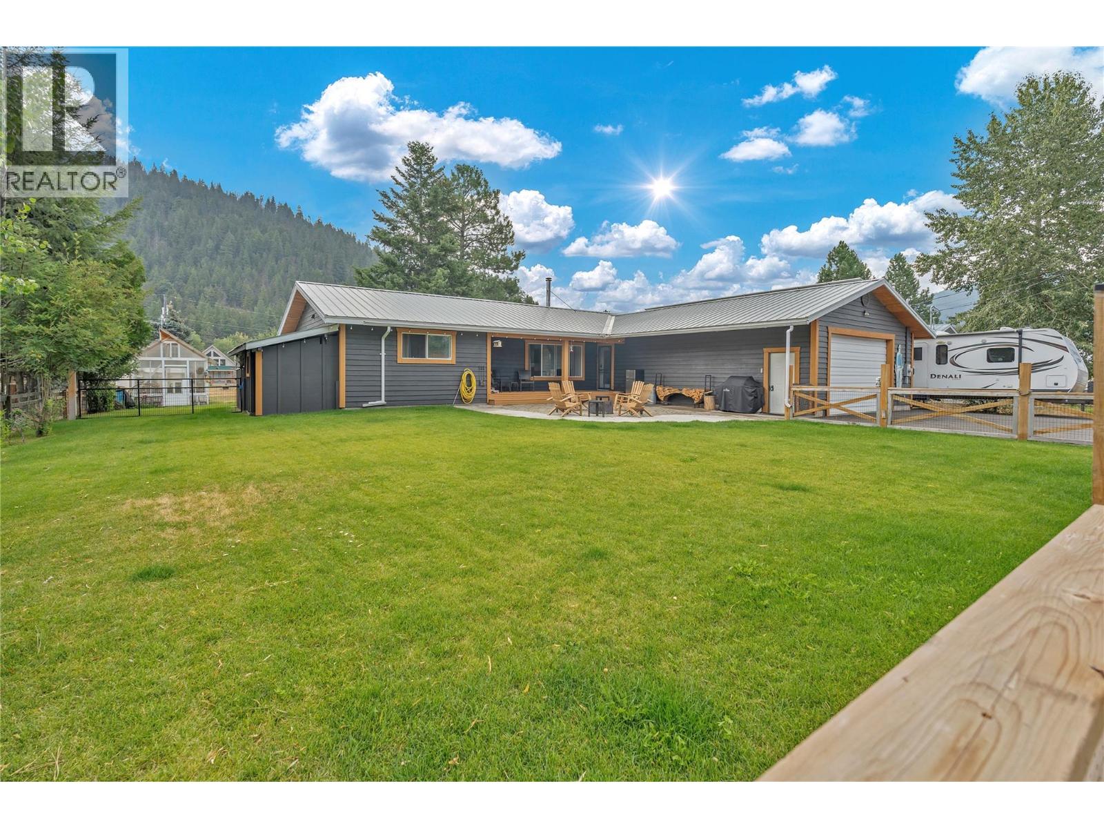 2605 Otter Avenue, Tulameen, British Columbia  V0X 1W0 - Photo 50 - 10396089
