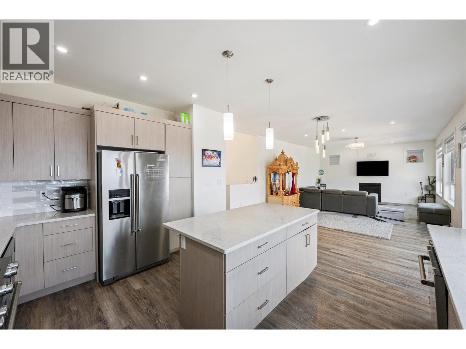 1076 Syer Road, Penticton, British Columbia  V2A 9G4 - Photo 3 - 10396211
