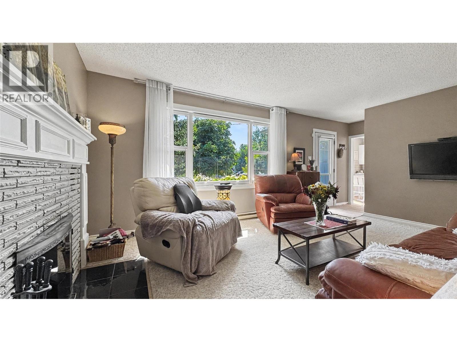 15 15th Avenue S, Cranbrook, British Columbia  V1C 2Y4 - Photo 4 - 10396159