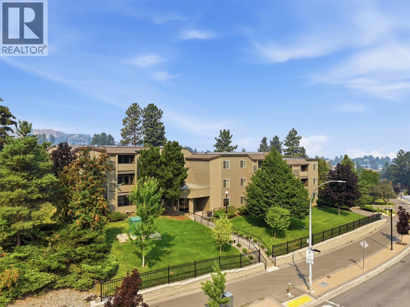 1560 Summit Drive Unit# 224, Kamloops, British Columbia  V2E 1R5 - Photo 2 - 10396188
