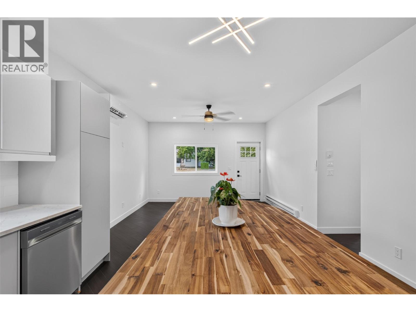 630 Okanagan Se Avenue, Salmon Arm, British Columbia  V1E 1G7 - Photo 5 - 10396119