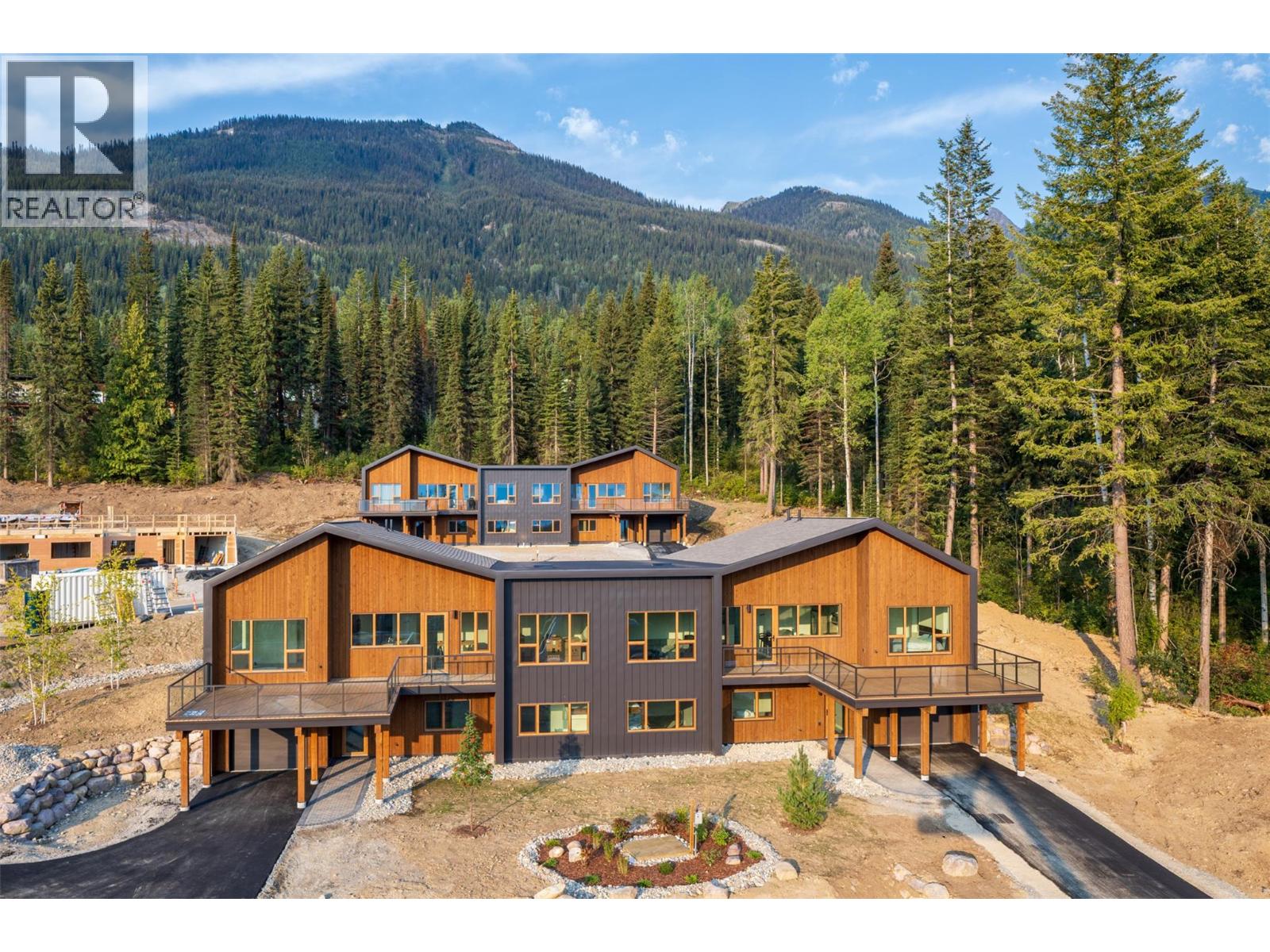 1654 Howse Pass, Golden, British Columbia  V0A 1H0 - Photo 2 - 10396351