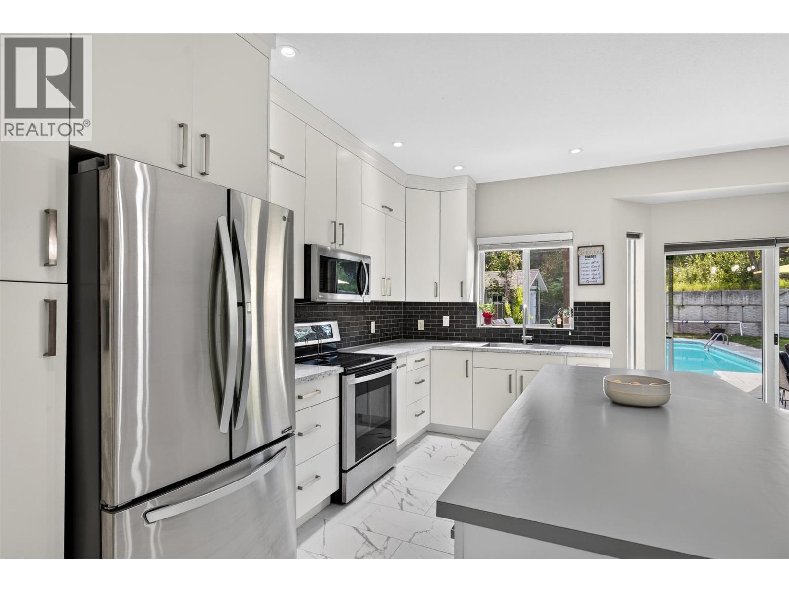 1669 Autumn Road, Kelowna, British Columbia  V1P 1E8 - Photo 8 - 10396202