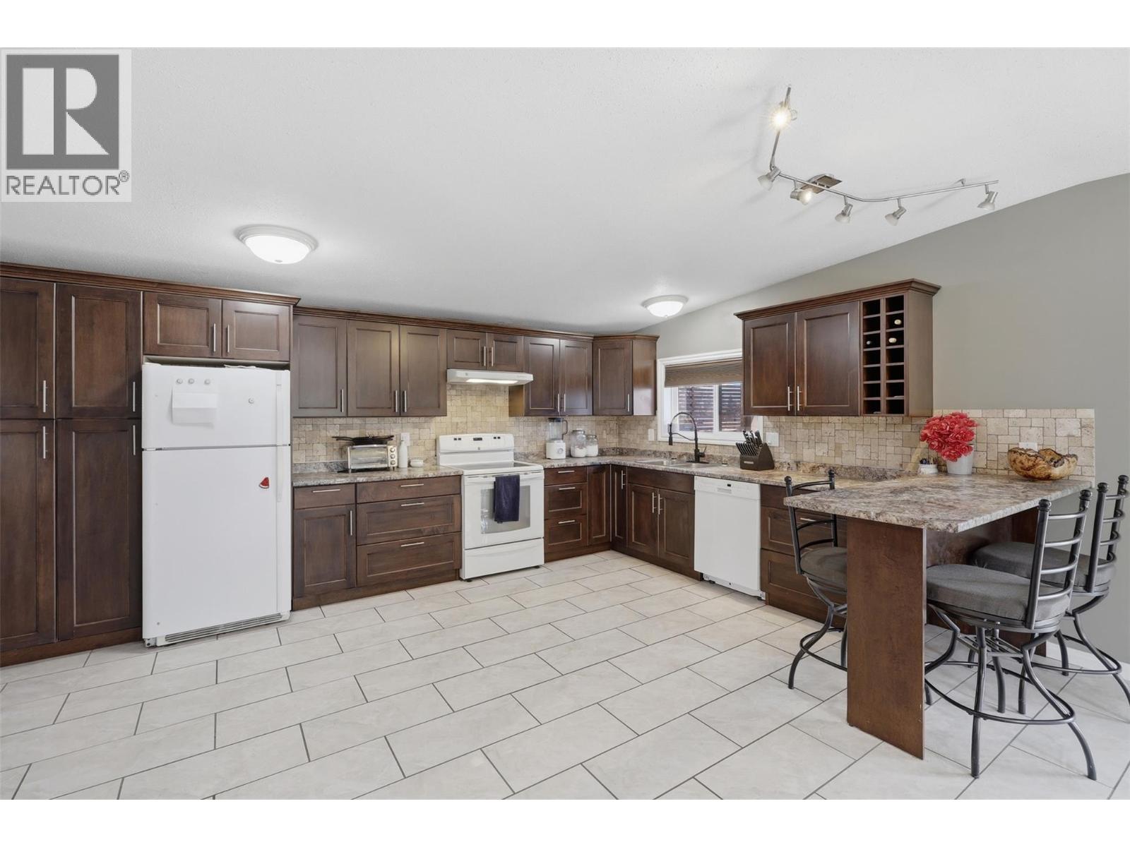 471 Woodward Avenue, Merritt, British Columbia  V0K 1Y0 - Photo 30 - 10396356