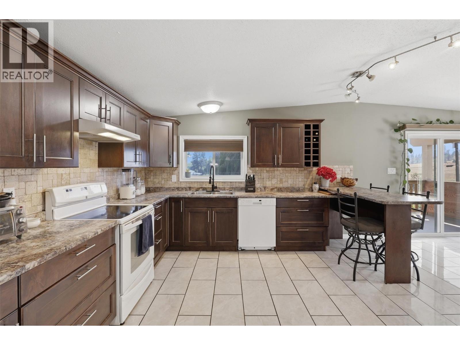 471 Woodward Avenue, Merritt, British Columbia  V0K 1Y0 - Photo 31 - 10396356