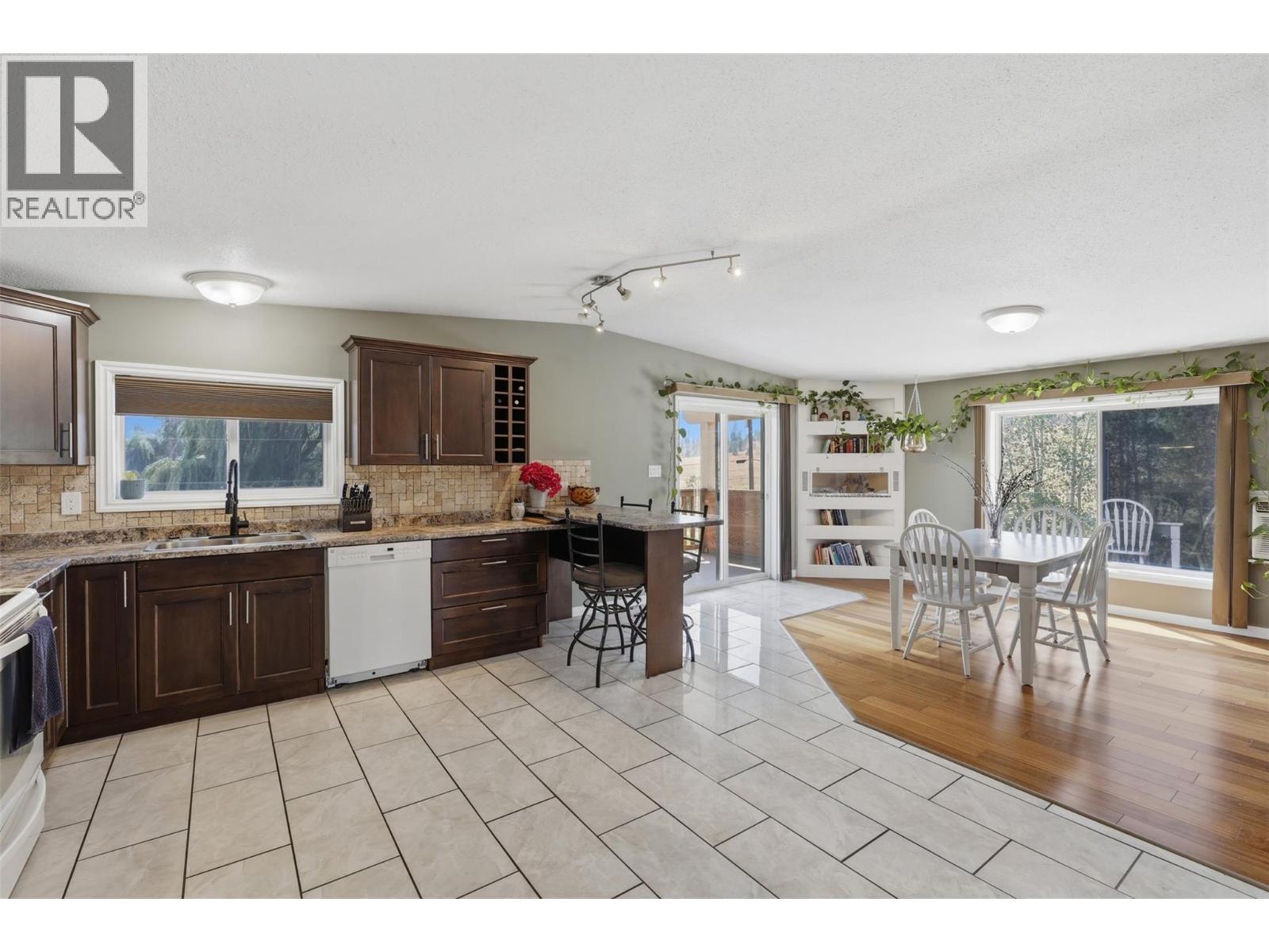 471 Woodward Avenue, Merritt, British Columbia  V0K 1Y0 - Photo 32 - 10396356
