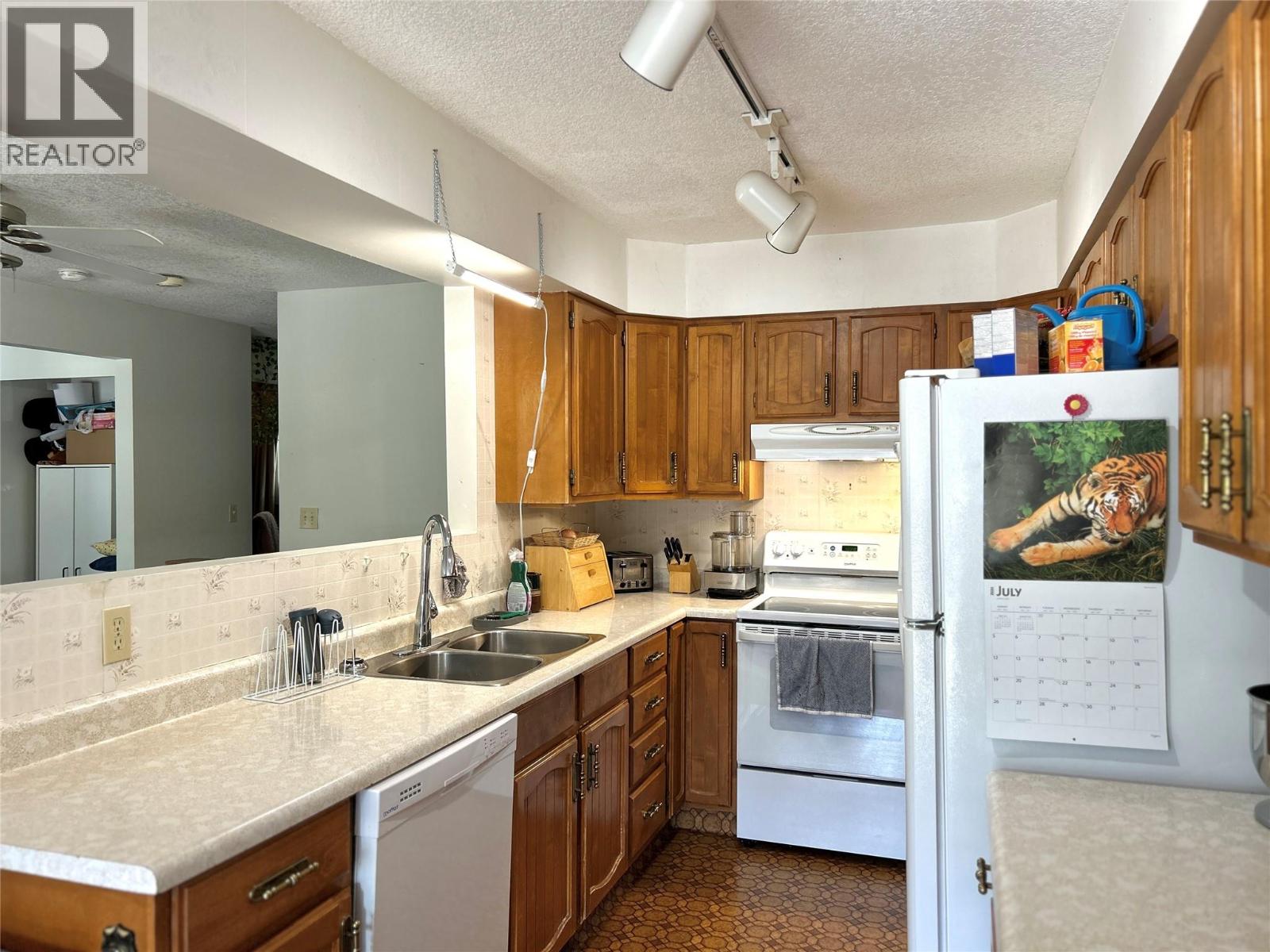 1730 Thompson Avenue, Rossland, British Columbia  V0G 1Y0 - Photo 12 - 10395975