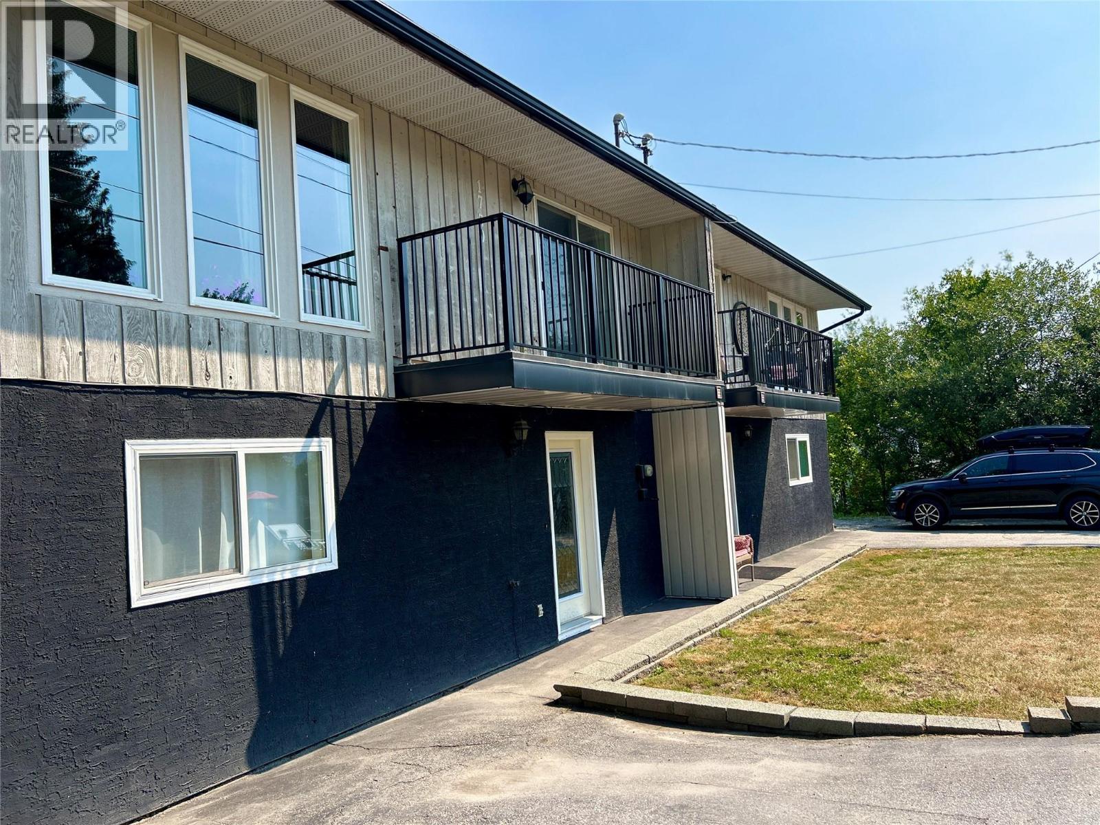 1730 Thompson Avenue, Rossland, British Columbia  V0G 1Y0 - Photo 3 - 10395975