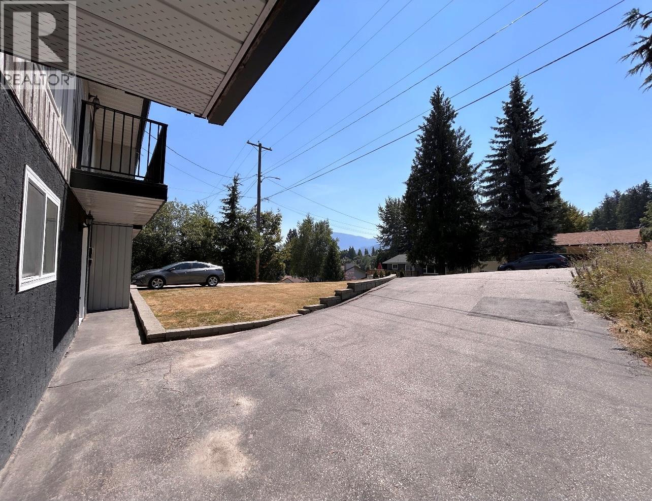 1730 Thompson Avenue, Rossland, British Columbia  V0G 1Y0 - Photo 4 - 10395975