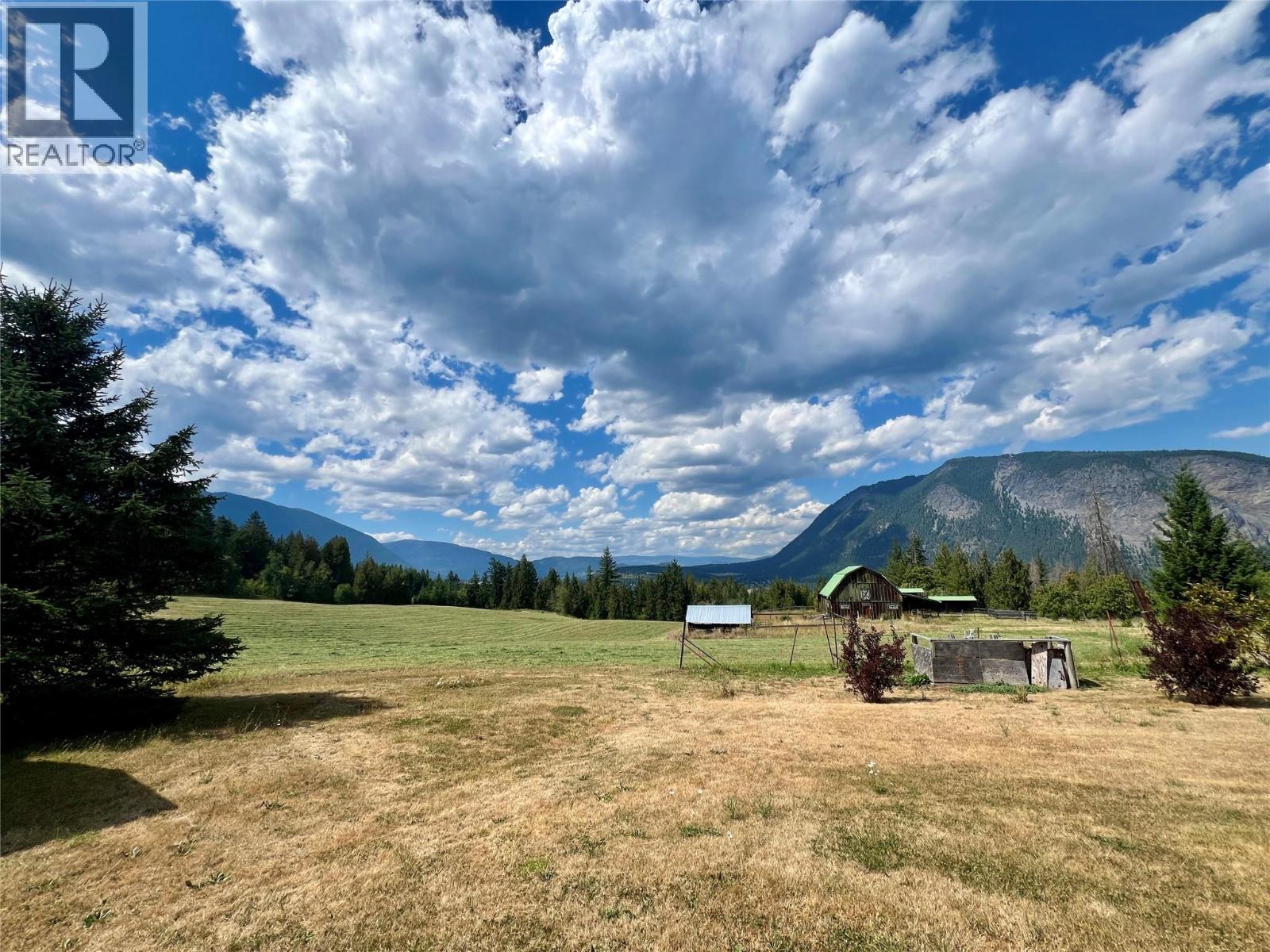 6350 Lakeshore Drive Ne, Salmon Arm, British Columbia  V1E 4N1 - Photo 12 - 10396361