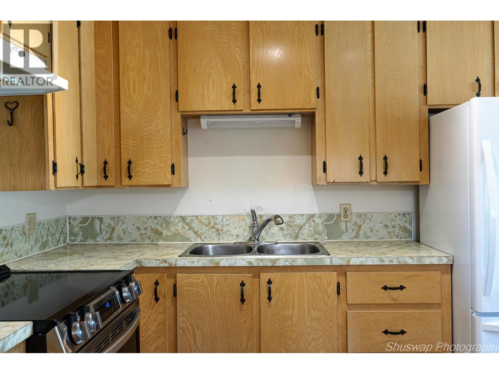 6350 Lakeshore Drive Ne, Salmon Arm, British Columbia  V1E 4N1 - Photo 17 - 10396361