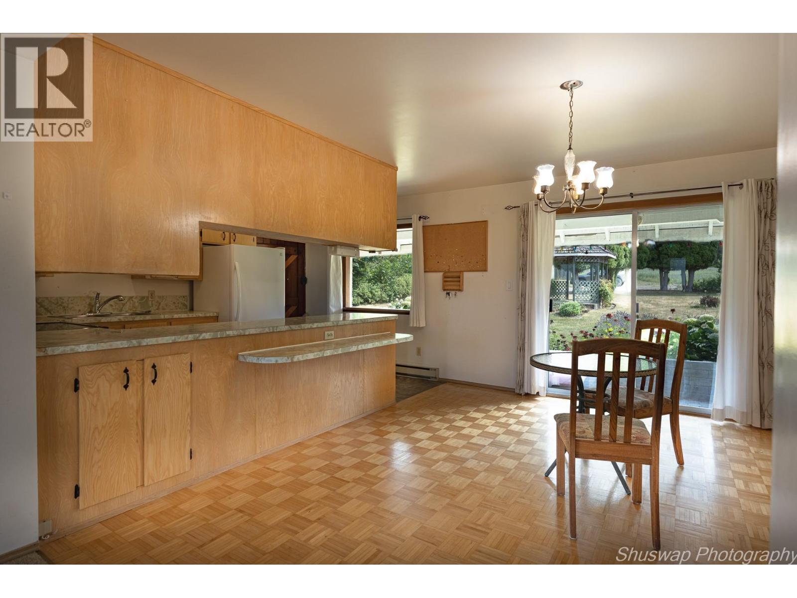 6350 Lakeshore Drive Ne, Salmon Arm, British Columbia  V1E 4N1 - Photo 19 - 10396361