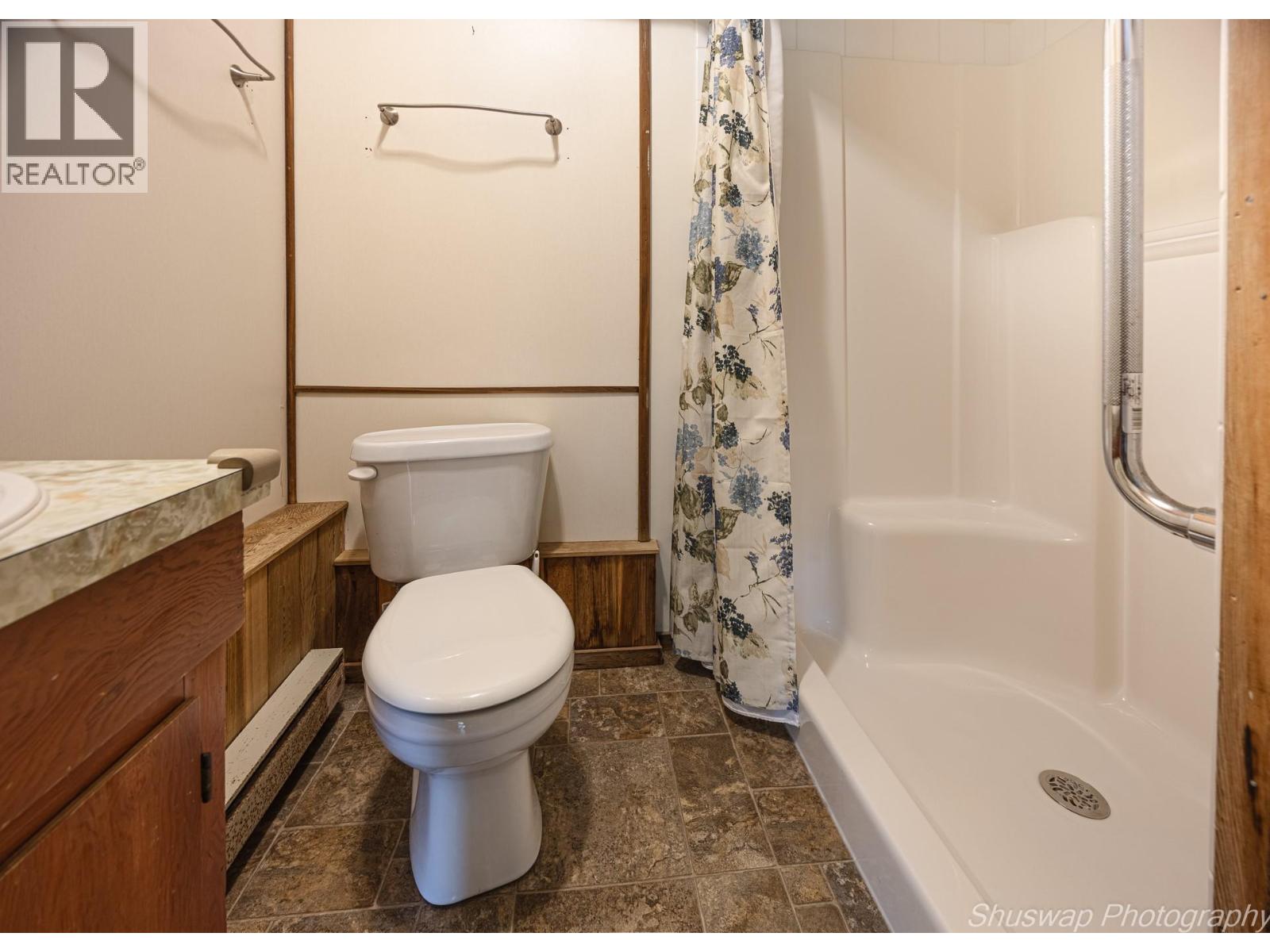 6350 Lakeshore Drive Ne, Salmon Arm, British Columbia  V1E 4N1 - Photo 33 - 10396361