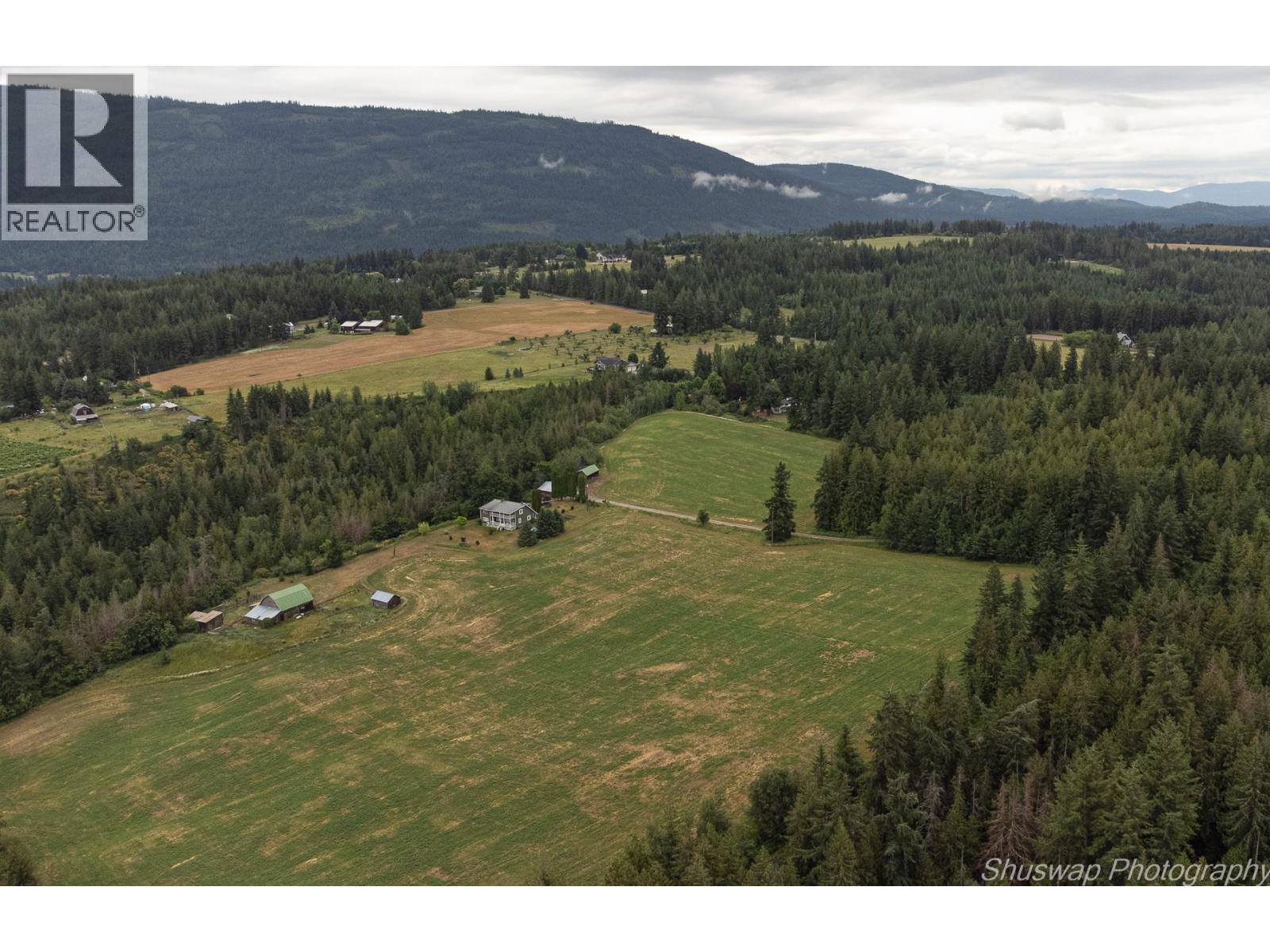 6350 Lakeshore Drive Ne, Salmon Arm, British Columbia  V1E 4N1 - Photo 4 - 10396361