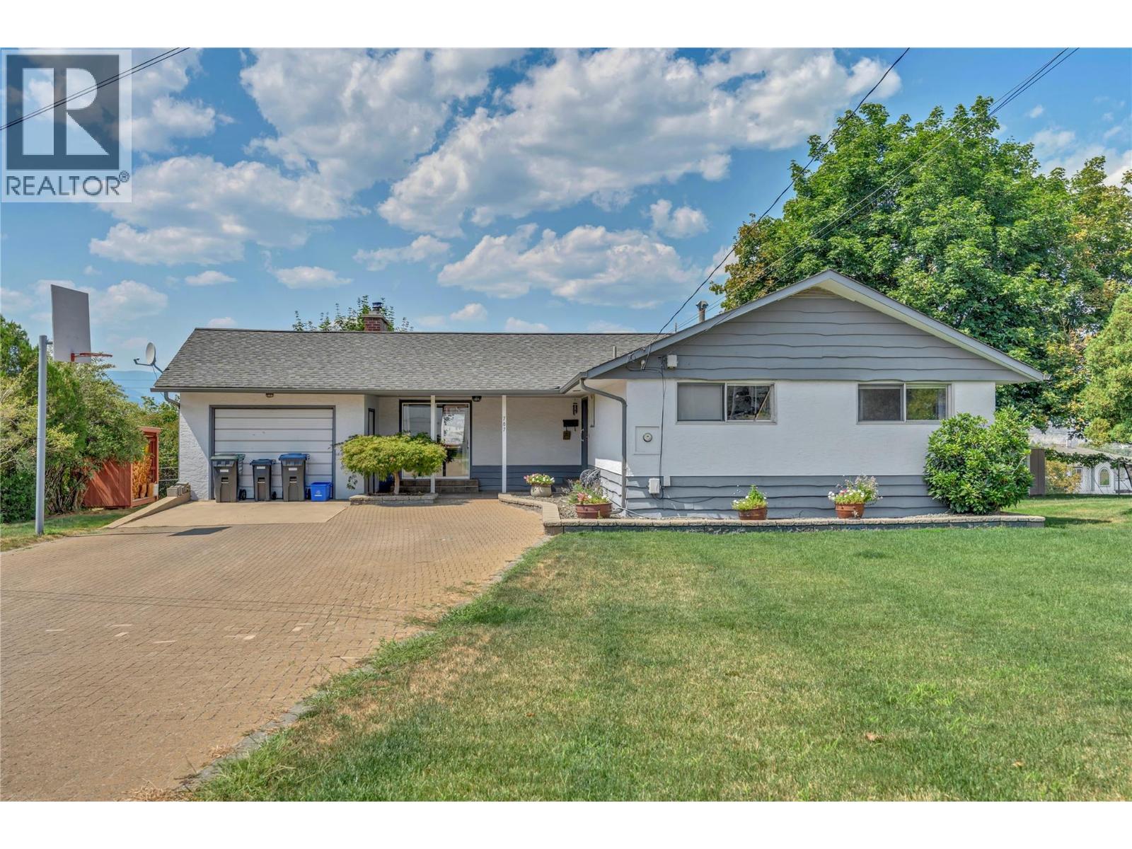 707 Ross Avenue, Penticton, British Columbia  V2A 3A5 - Photo 1 - 10396304