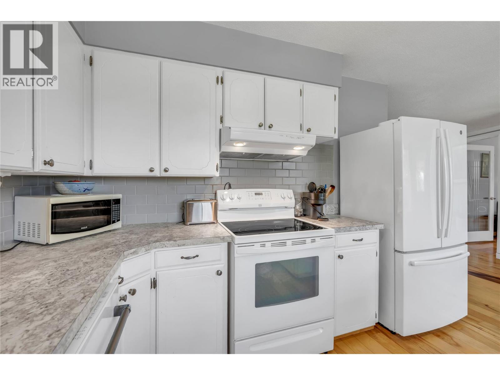707 Ross Avenue, Penticton, British Columbia  V2A 3A5 - Photo 3 - 10396304