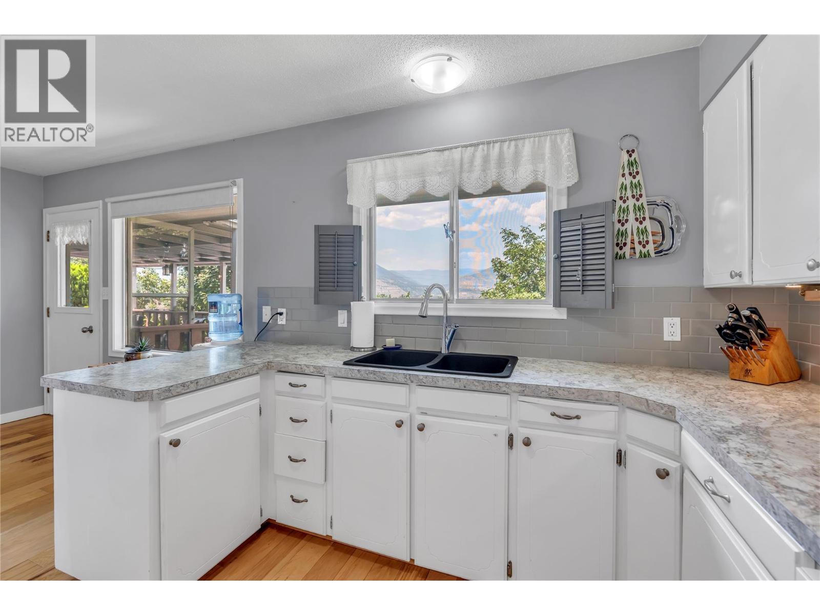 707 Ross Avenue, Penticton, British Columbia  V2A 3A5 - Photo 4 - 10396304