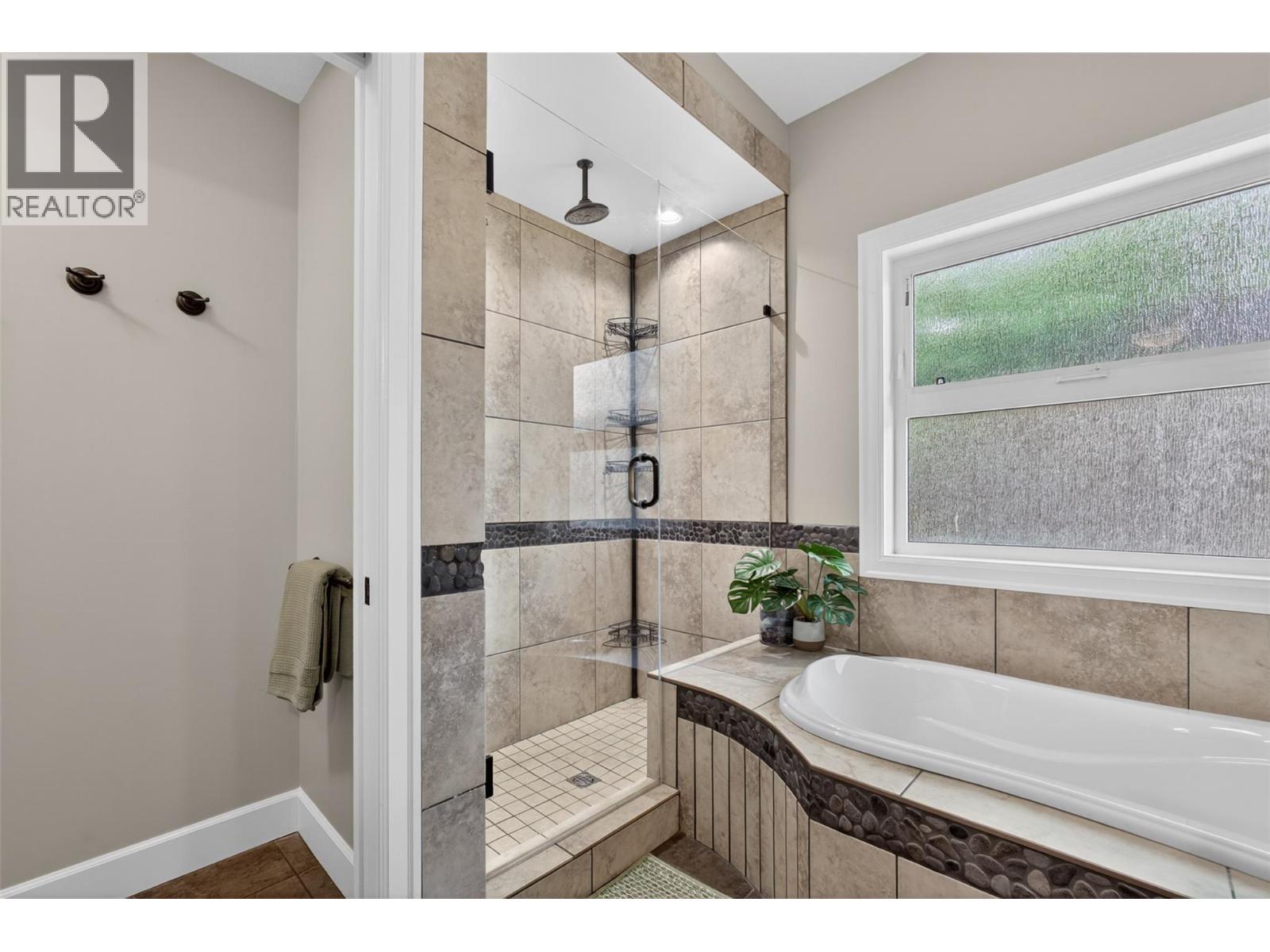 4588 Raymer Road, Kelowna, British Columbia  V1W 1H9 - Photo 24 - 10395957