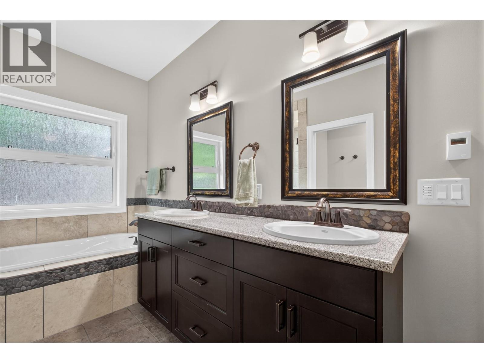 4588 Raymer Road, Kelowna, British Columbia  V1W 1H9 - Photo 25 - 10395957