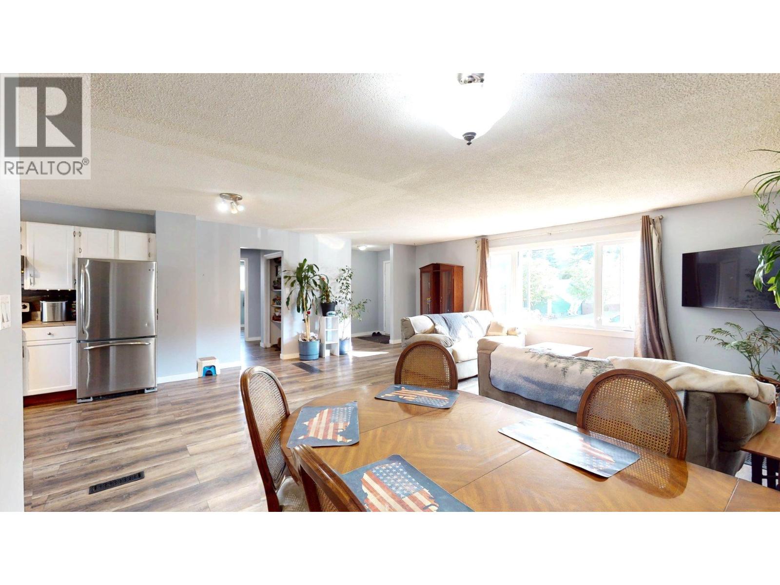 2405 Arbutus Street, Elkford, British Columbia  V0B 1H0 - Photo 12 - 10396382