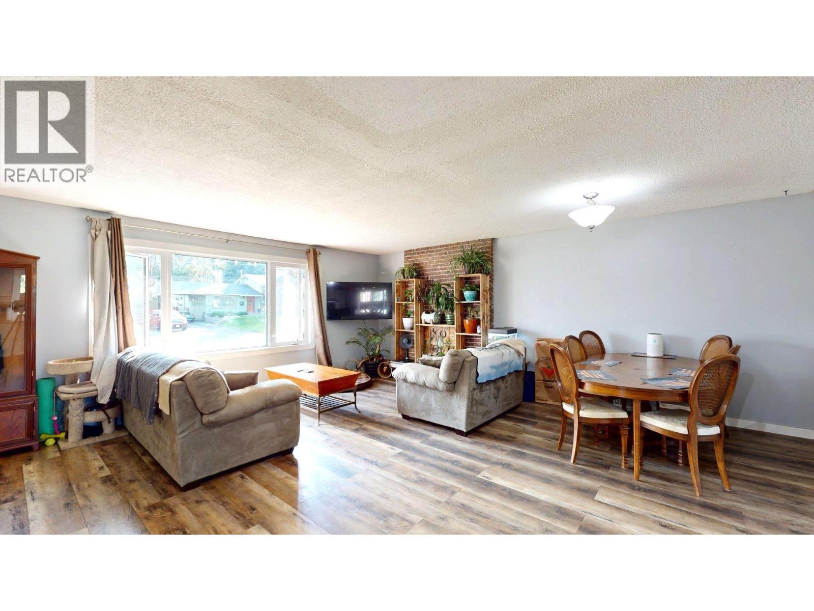 2405 Arbutus Street, Elkford, British Columbia  V0B 1H0 - Photo 13 - 10396382