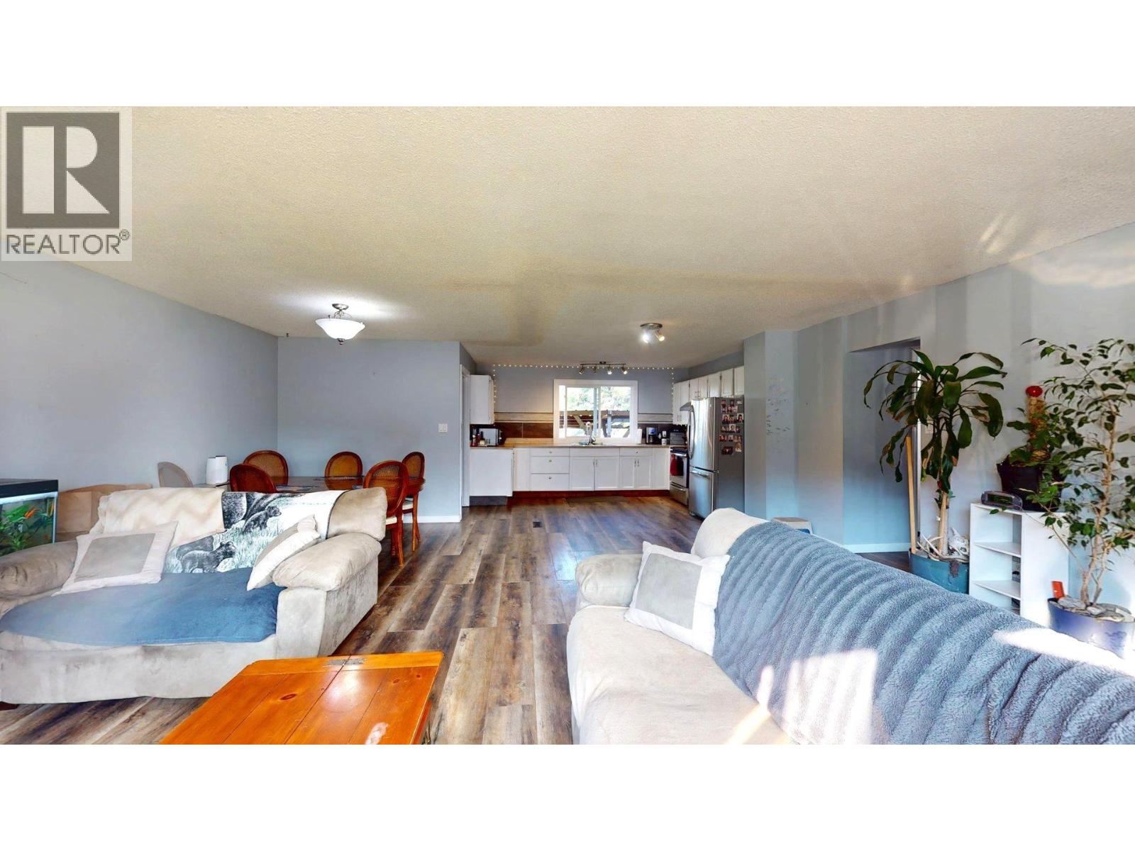 2405 Arbutus Street, Elkford, British Columbia  V0B 1H0 - Photo 15 - 10396382