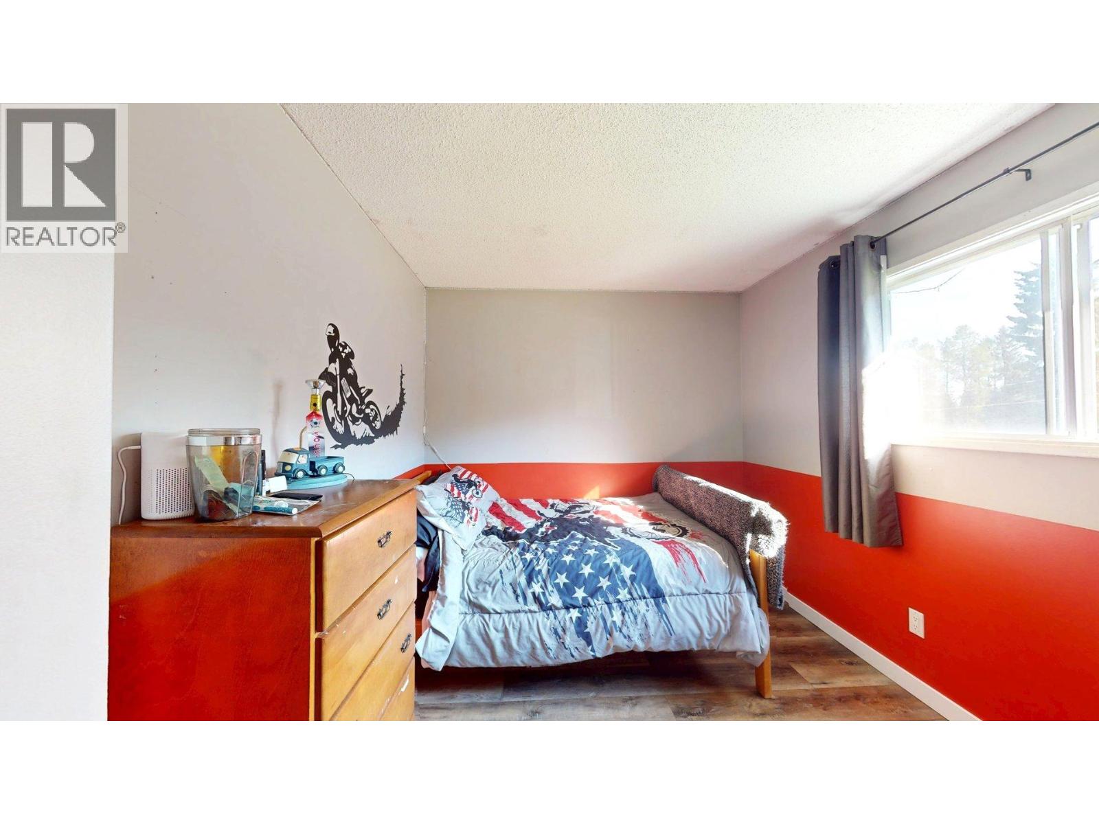 2405 Arbutus Street, Elkford, British Columbia  V0B 1H0 - Photo 17 - 10396382