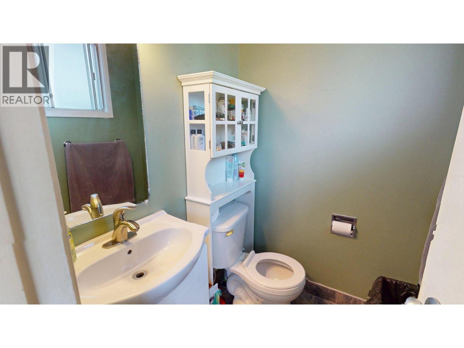 2405 Arbutus Street, Elkford, British Columbia  V0B 1H0 - Photo 25 - 10396382