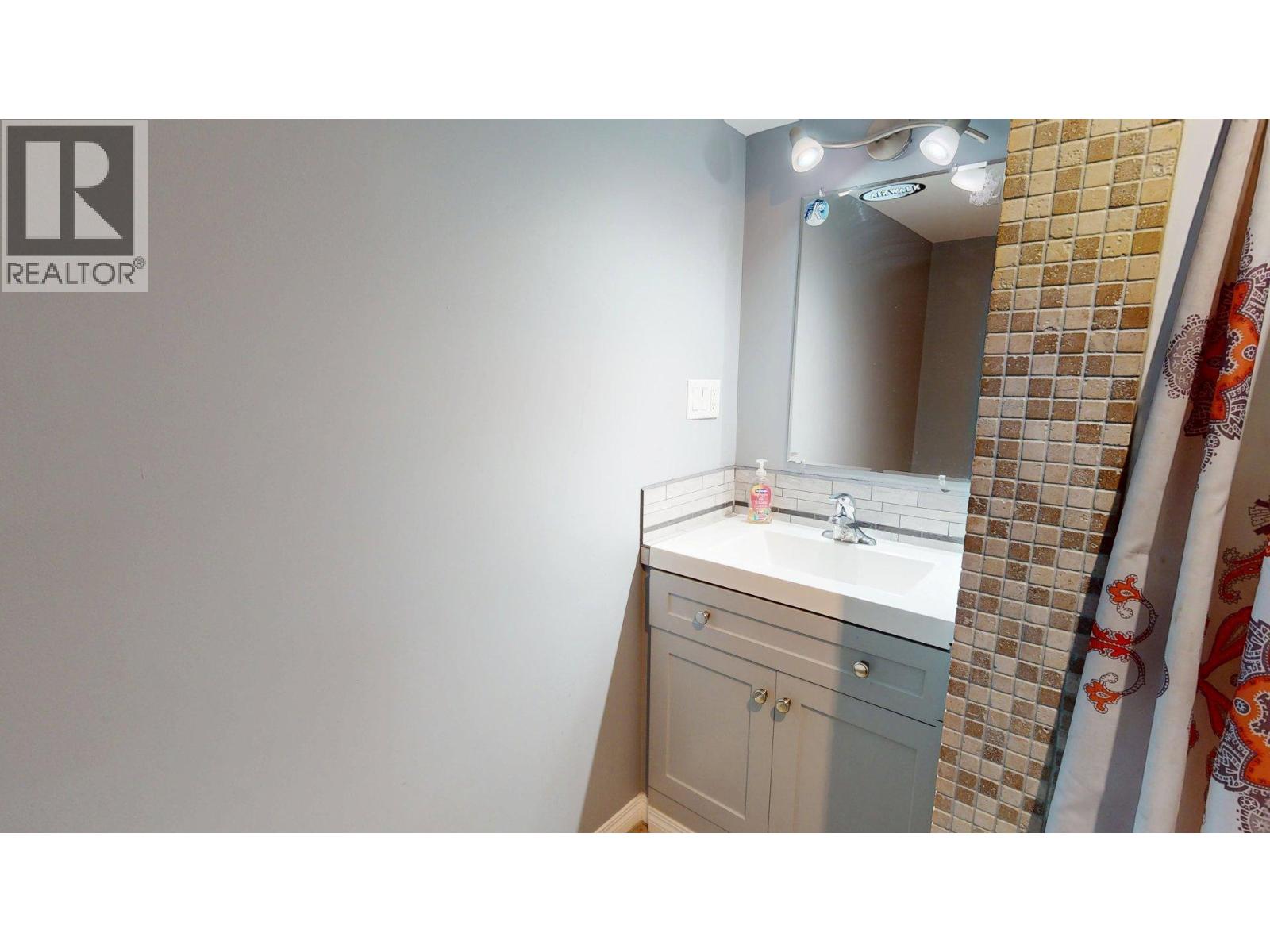 2405 Arbutus Street, Elkford, British Columbia  V0B 1H0 - Photo 28 - 10396382