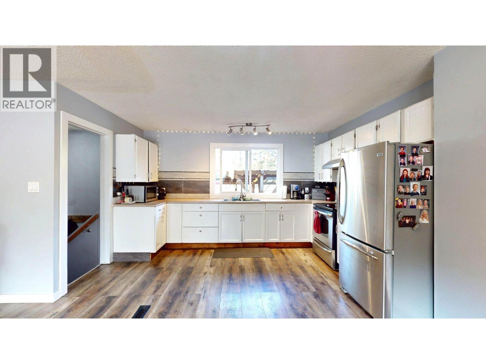 2405 Arbutus Street, Elkford, British Columbia  V0B 1H0 - Photo 4 - 10396382