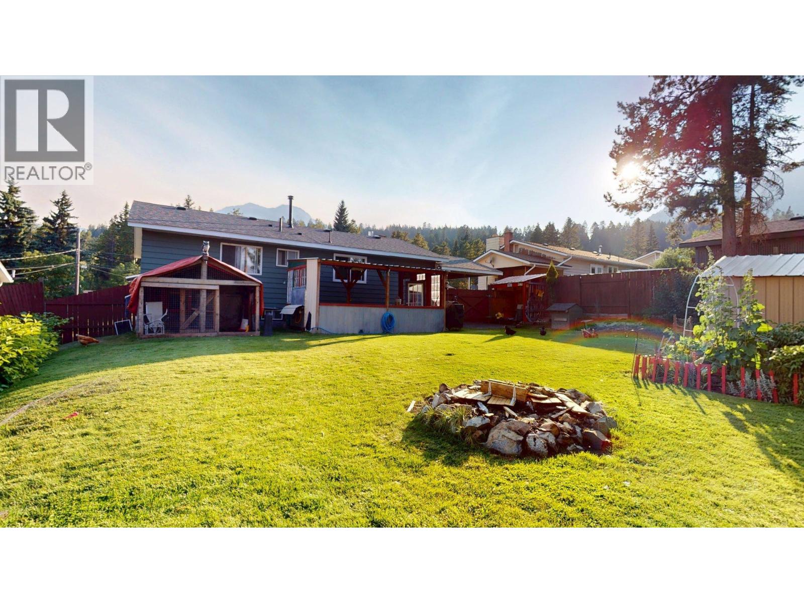 2405 Arbutus Street, Elkford, British Columbia  V0B 1H0 - Photo 44 - 10396382