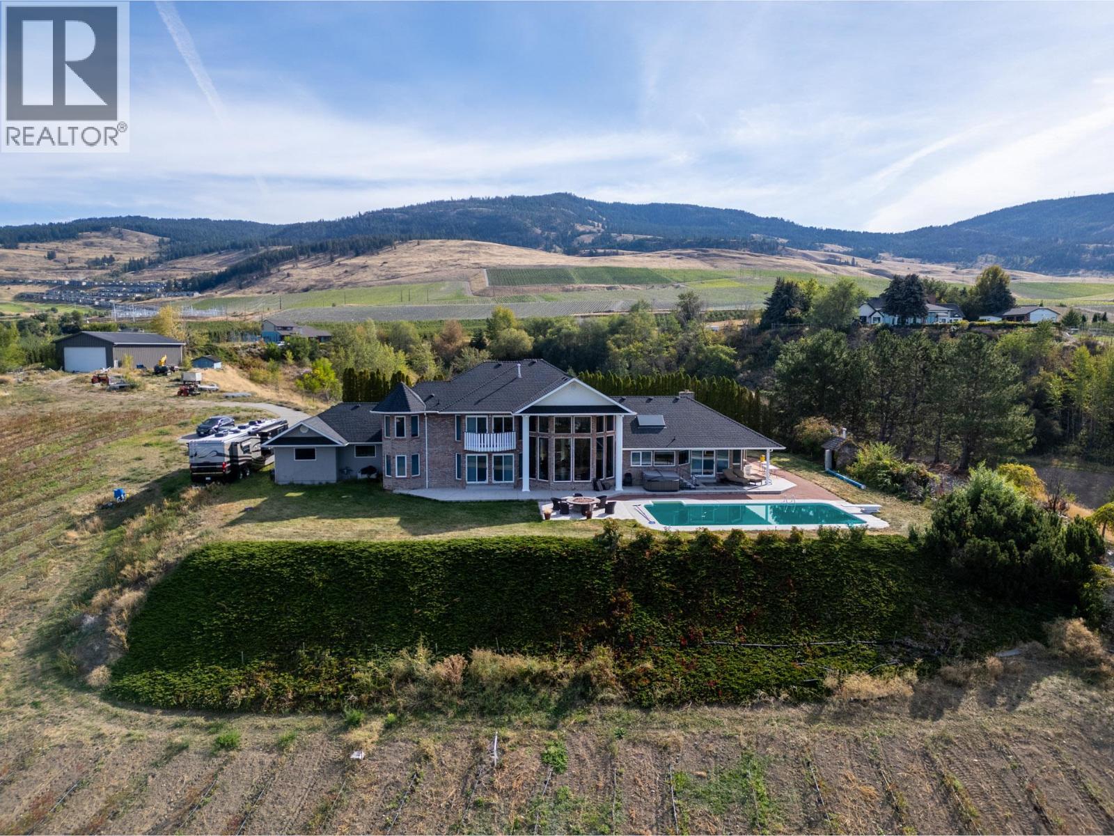 1135 Graf Road, Kelowna, British Columbia  V1P 1B8 - Photo 2 - 10396189