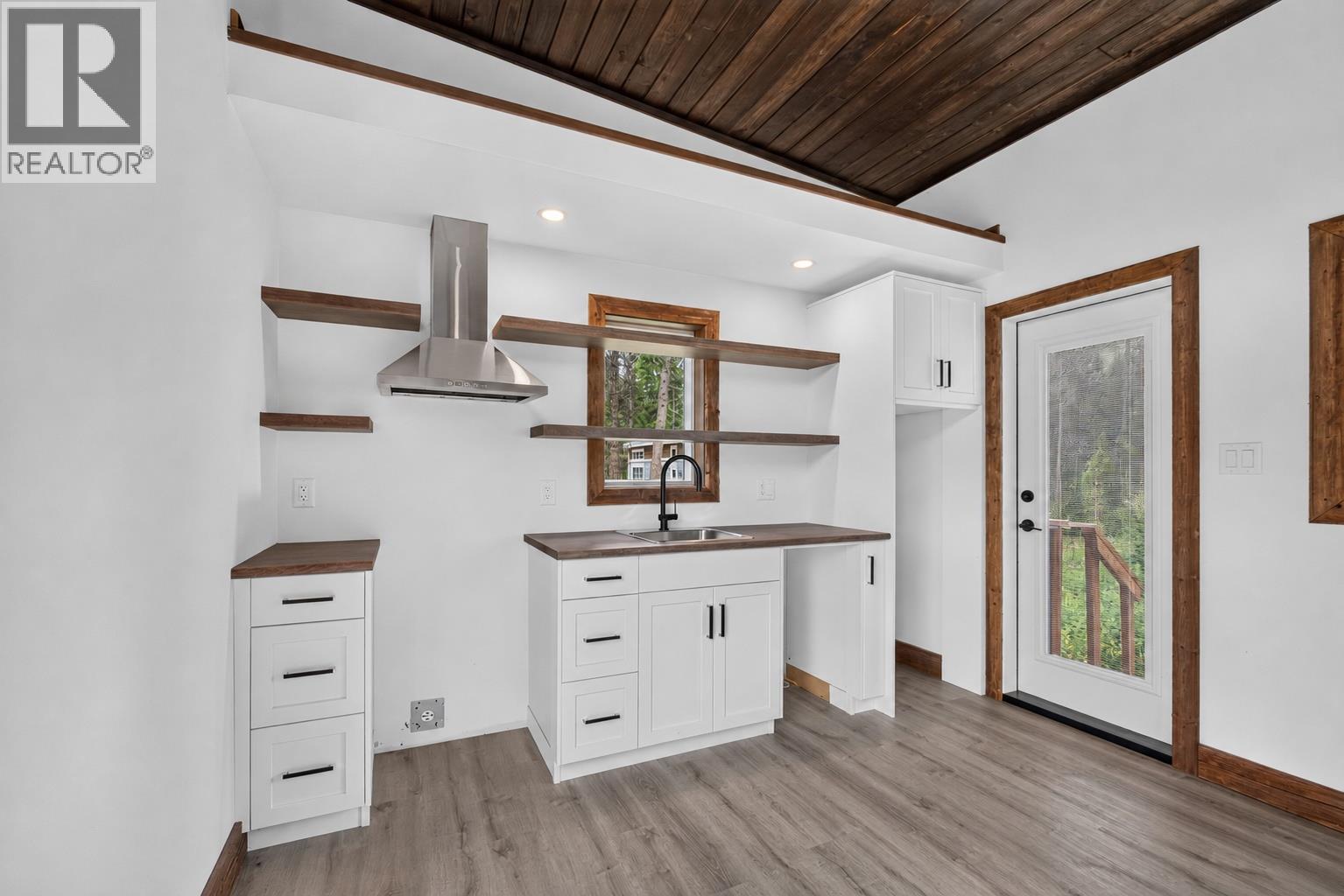 5533 33 Highway Unit# 1, Beaverdell, British Columbia  V0H 1A0 - Photo 5 - 10396121