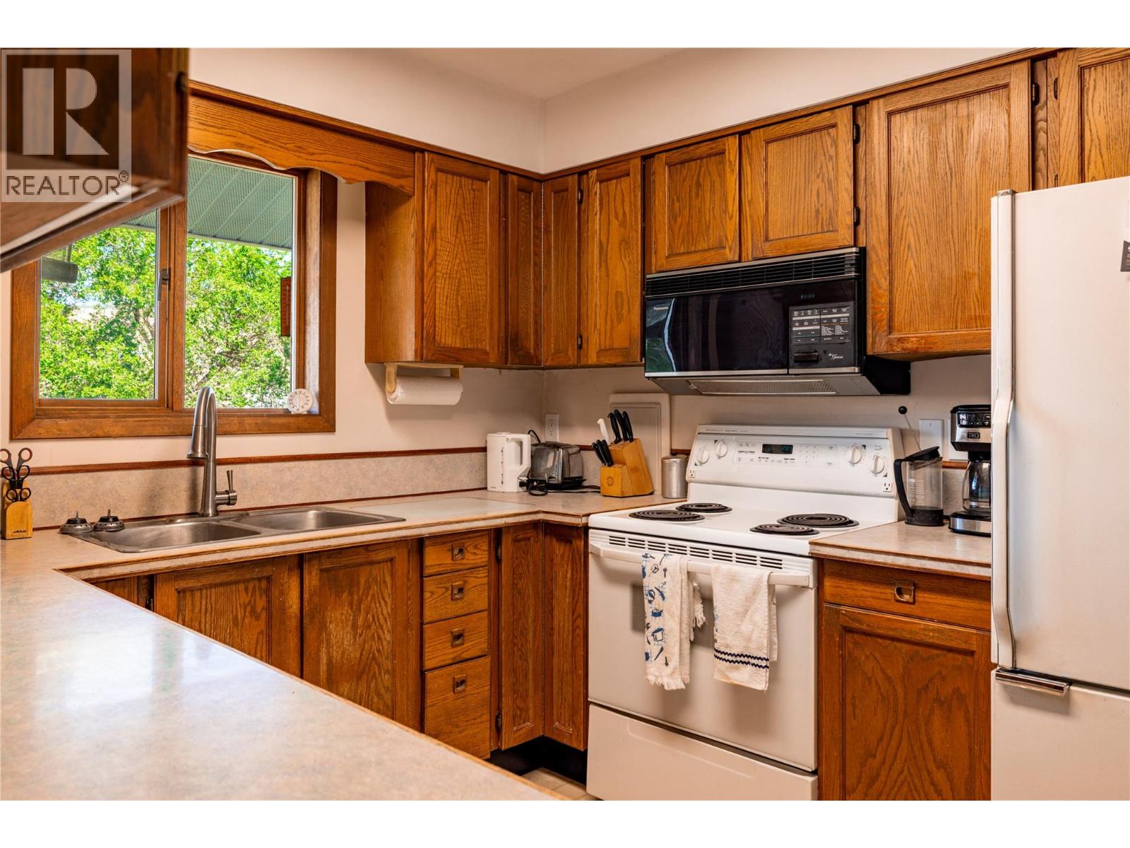 7315 Longacre Drive, Vernon, British Columbia  V1H 1H5 - Photo 12 - 10396102